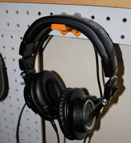 Head Phone Stand: Wall Mounted