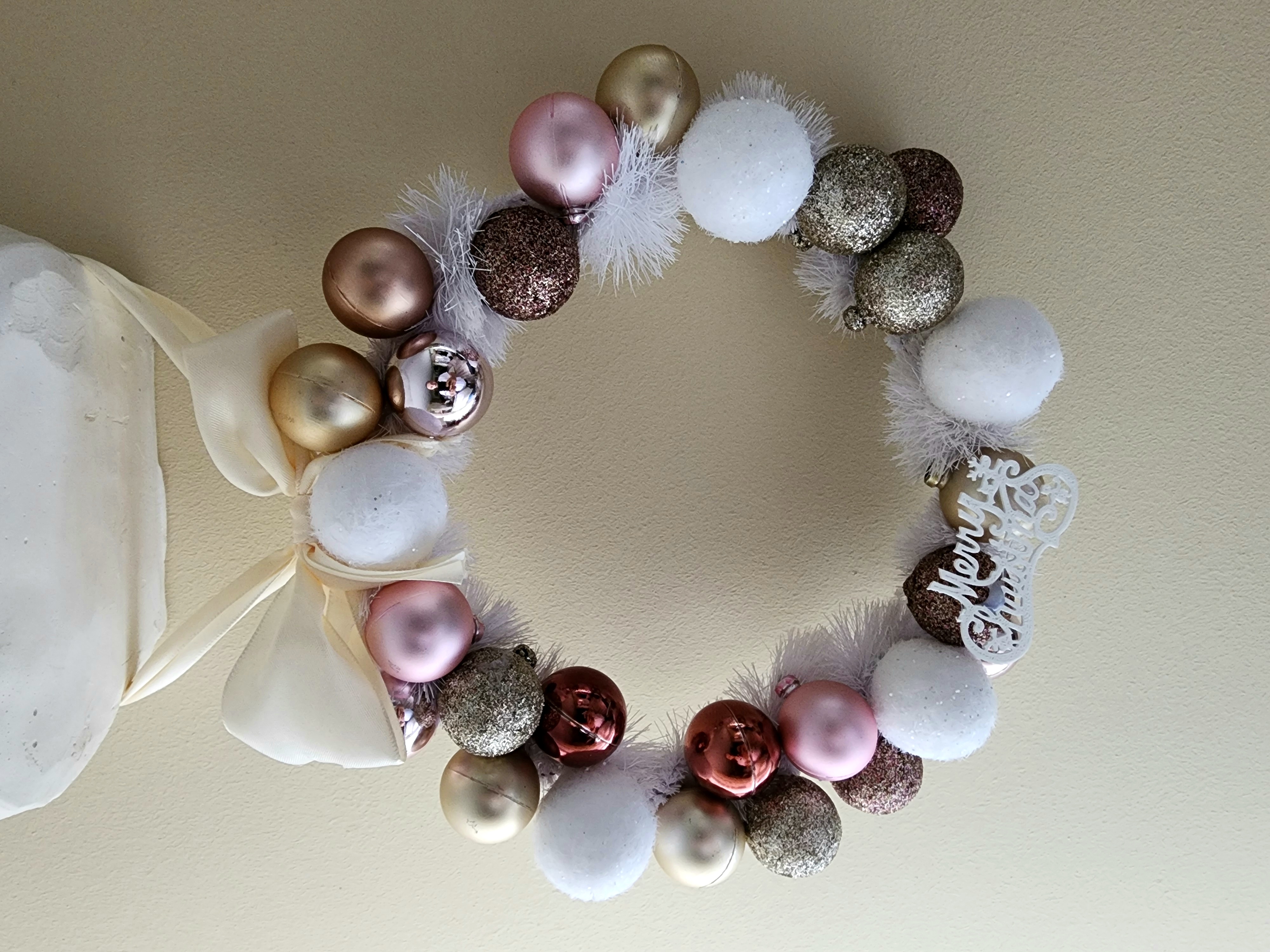 Christmas decorations for doors and walls, stander is included