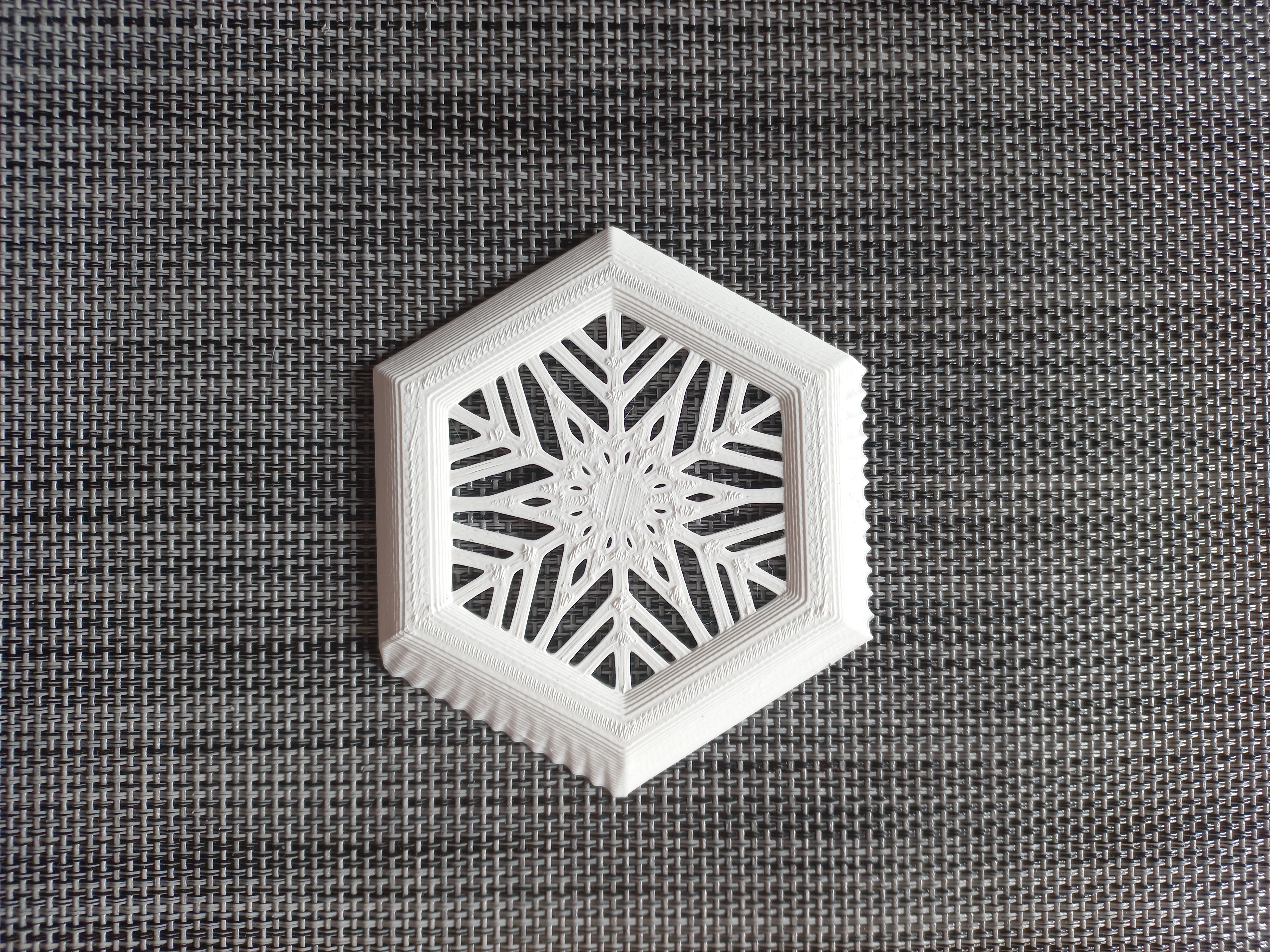 Snowflake shaped scraper