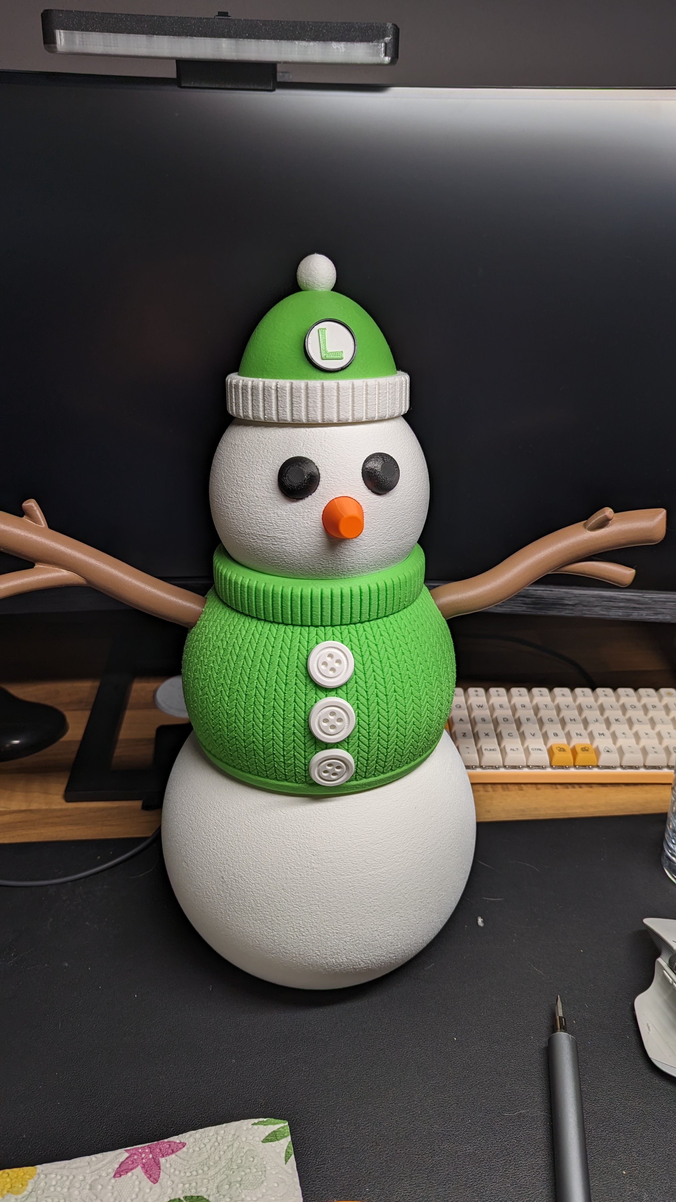 Luigi Wool Cap for Giant Fidget Snowman