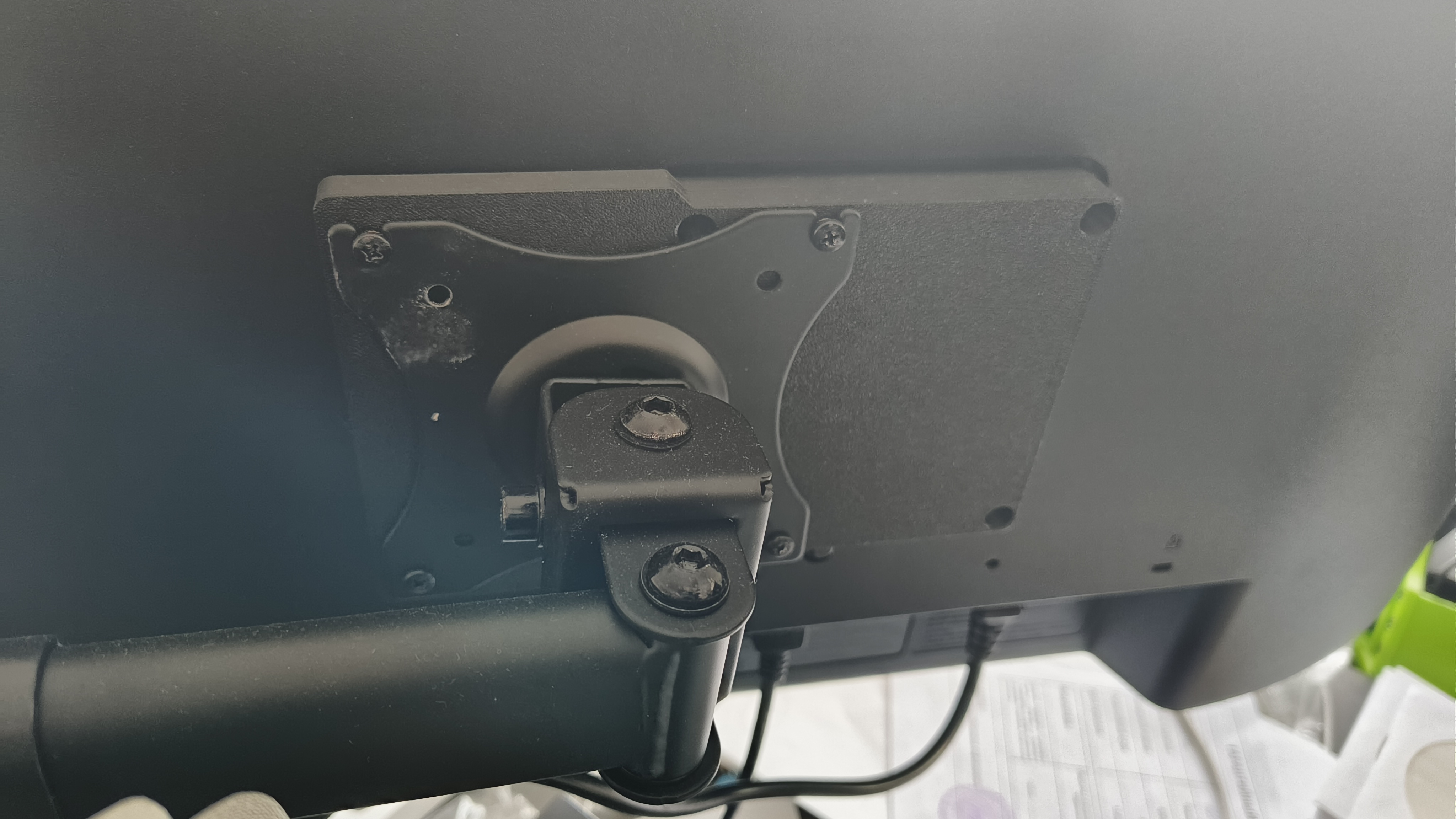 Vesa Adapter with offset