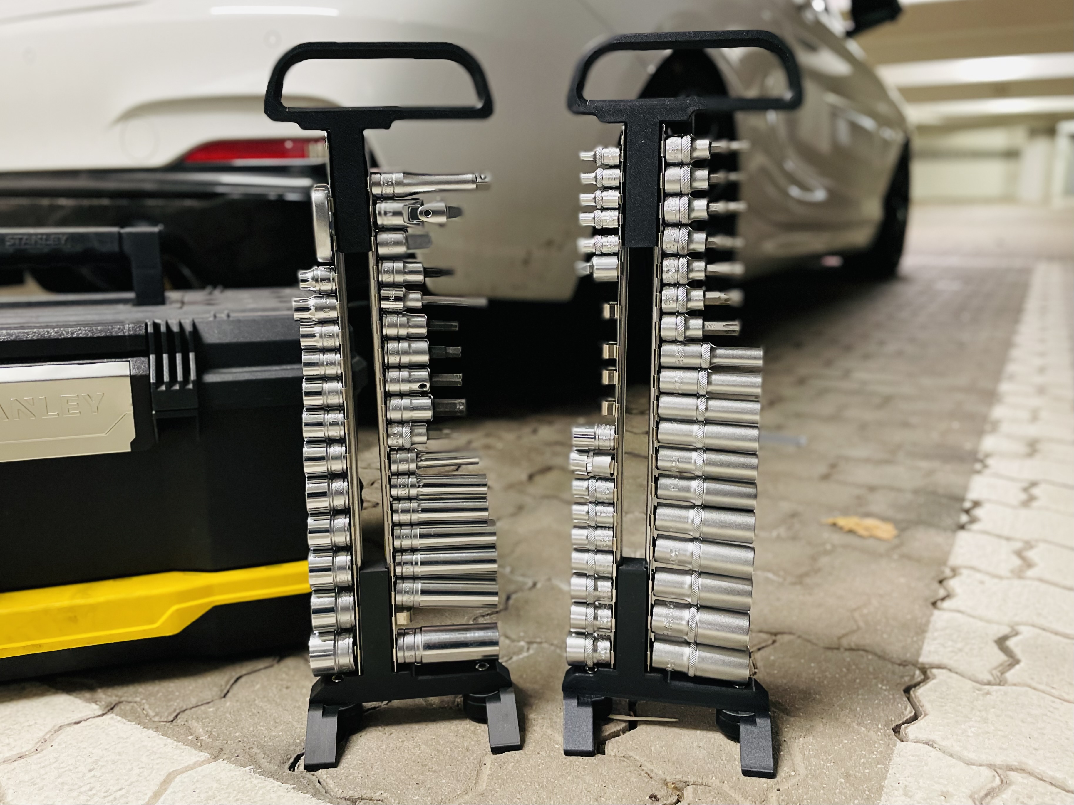 Socket rail stand