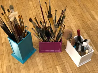 Brush organizer