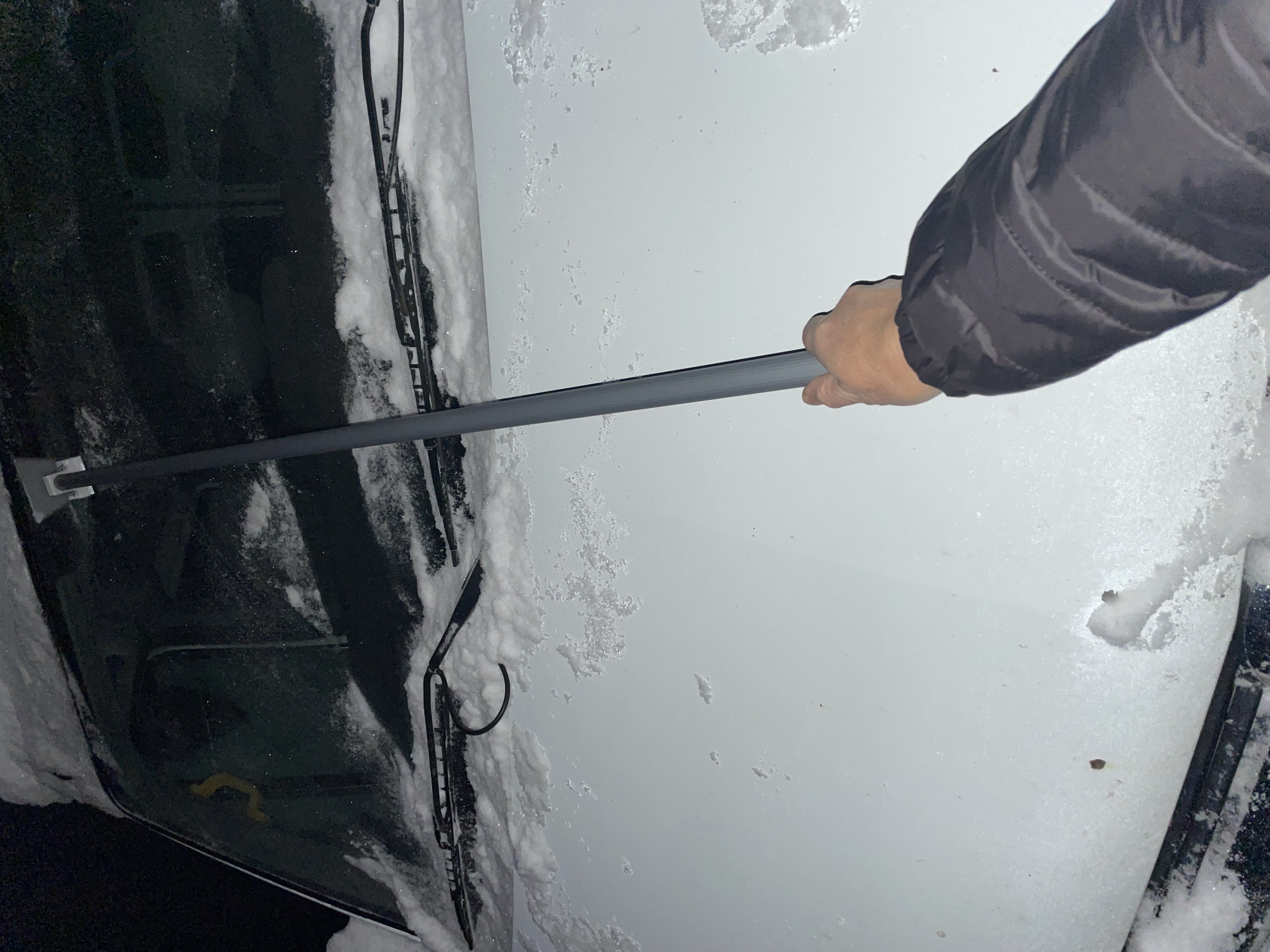 Broomstick icescraper — thumbnail 3