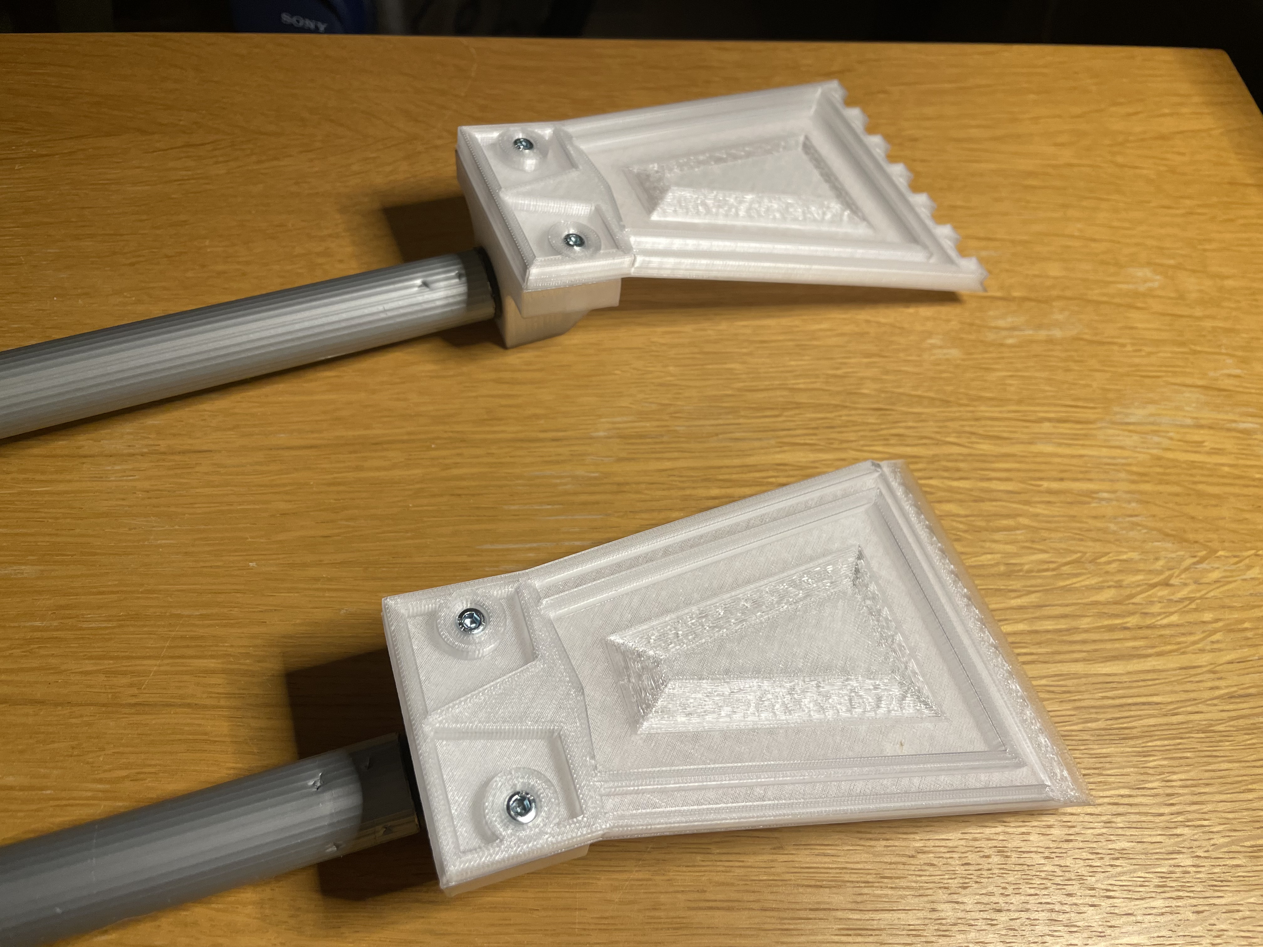Broomstick icescraper