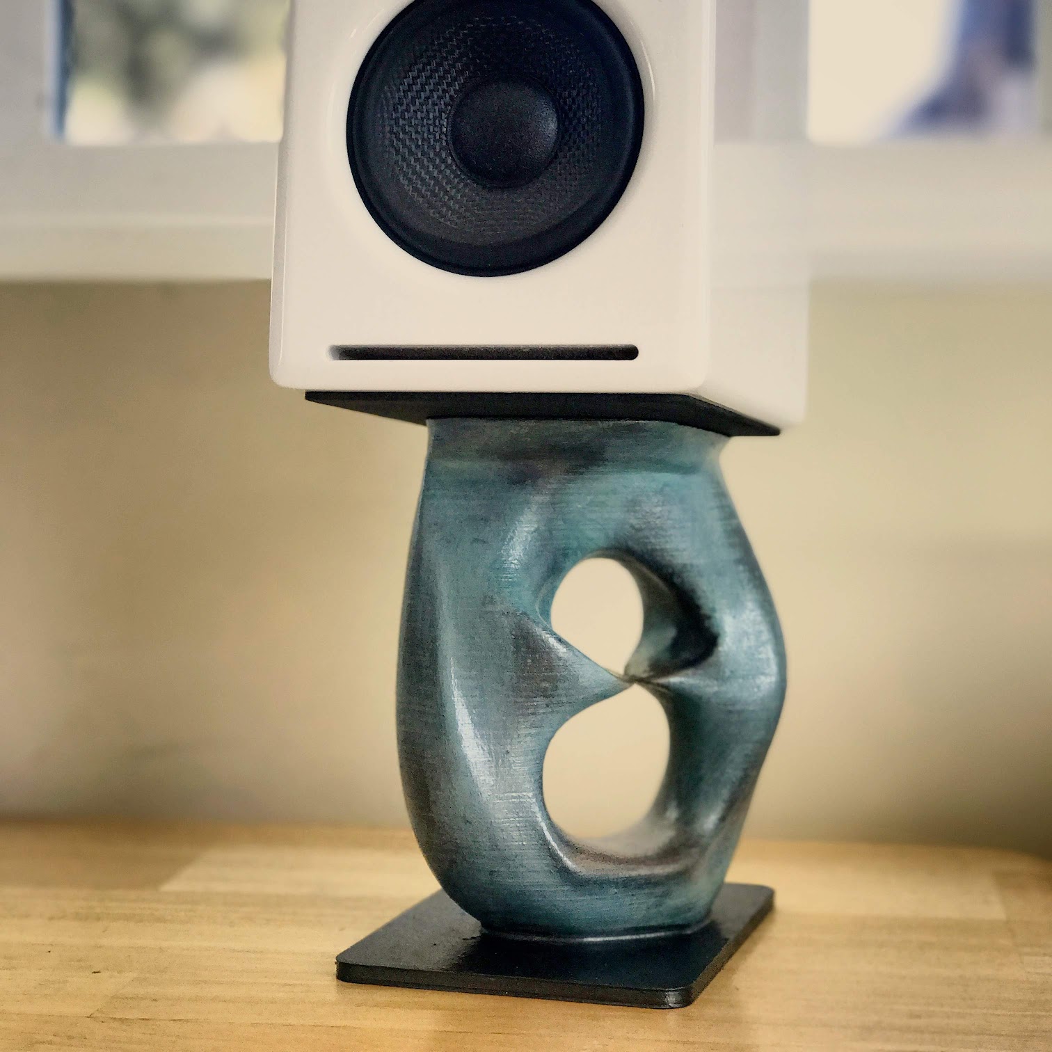 Sculptural Speaker Stand by Zulu Whiskey Download free STL model