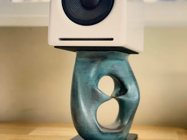 Speaker Stands with Points