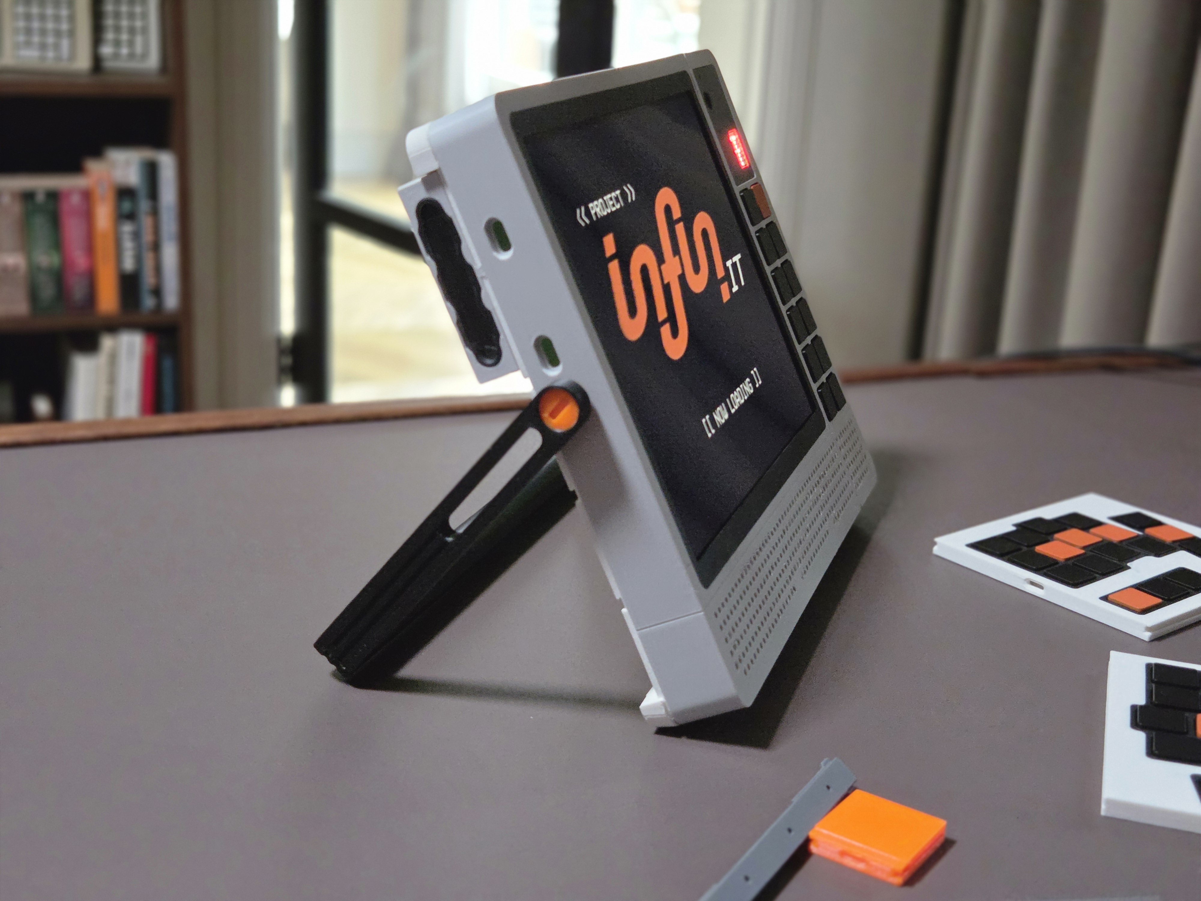 Project INFIN_IT: A Framework 12 Based Modular Workstation with Repurposed Components — miniatura 3