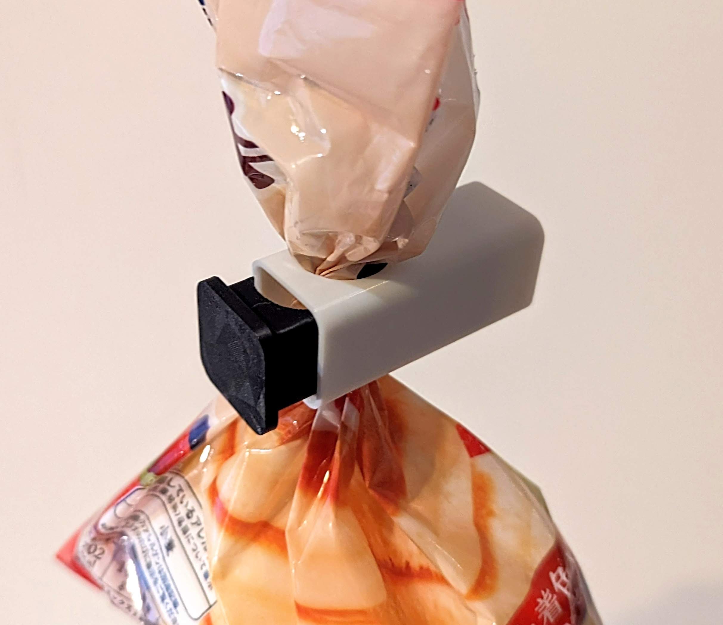 Spring loaded bag clip with fully printed mechanism (the spring too ...