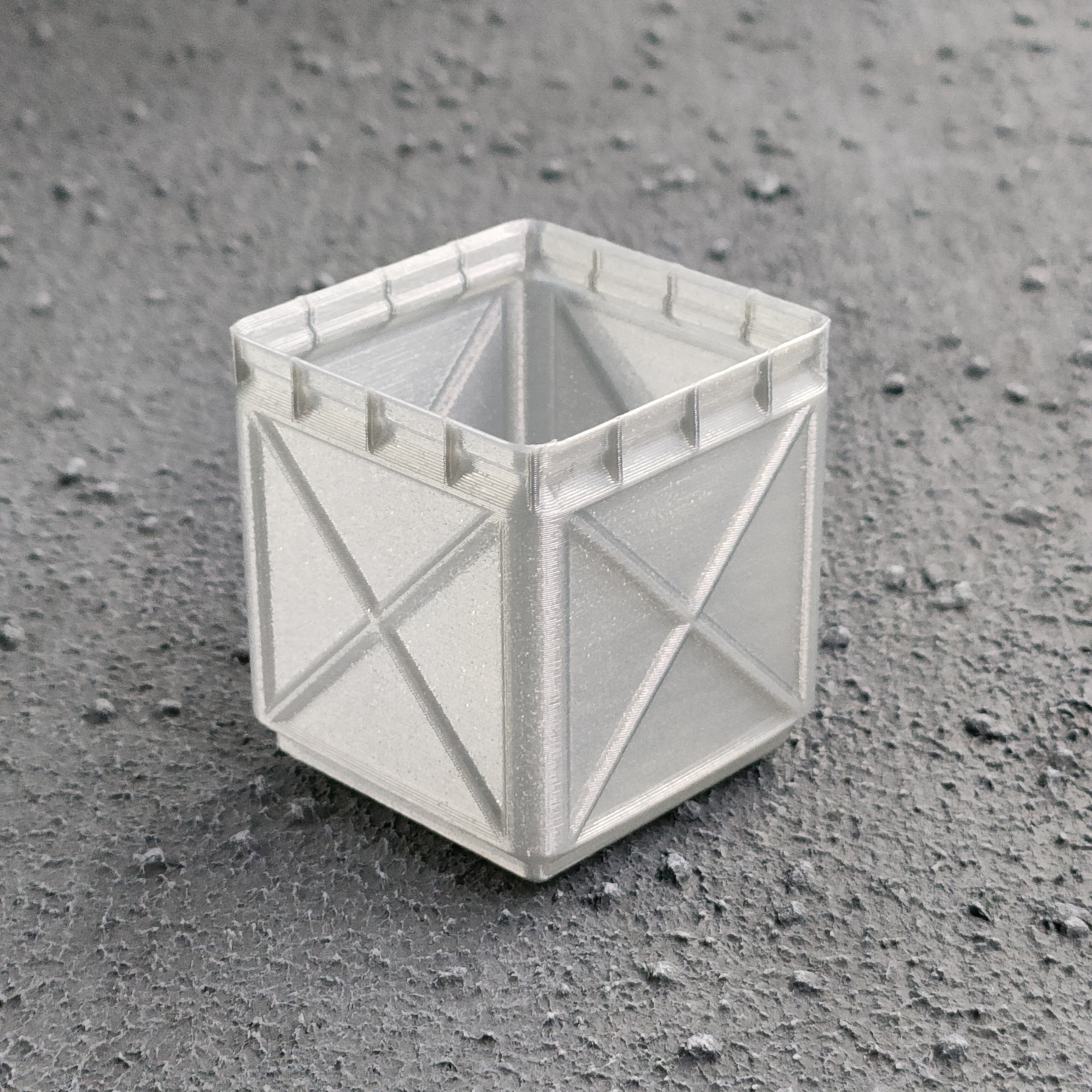 Gridfinity Vase Mode Bin with stronger edges.