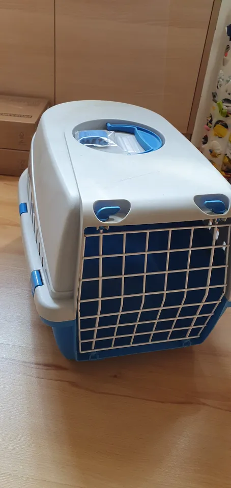 Savic pet outlet carrier