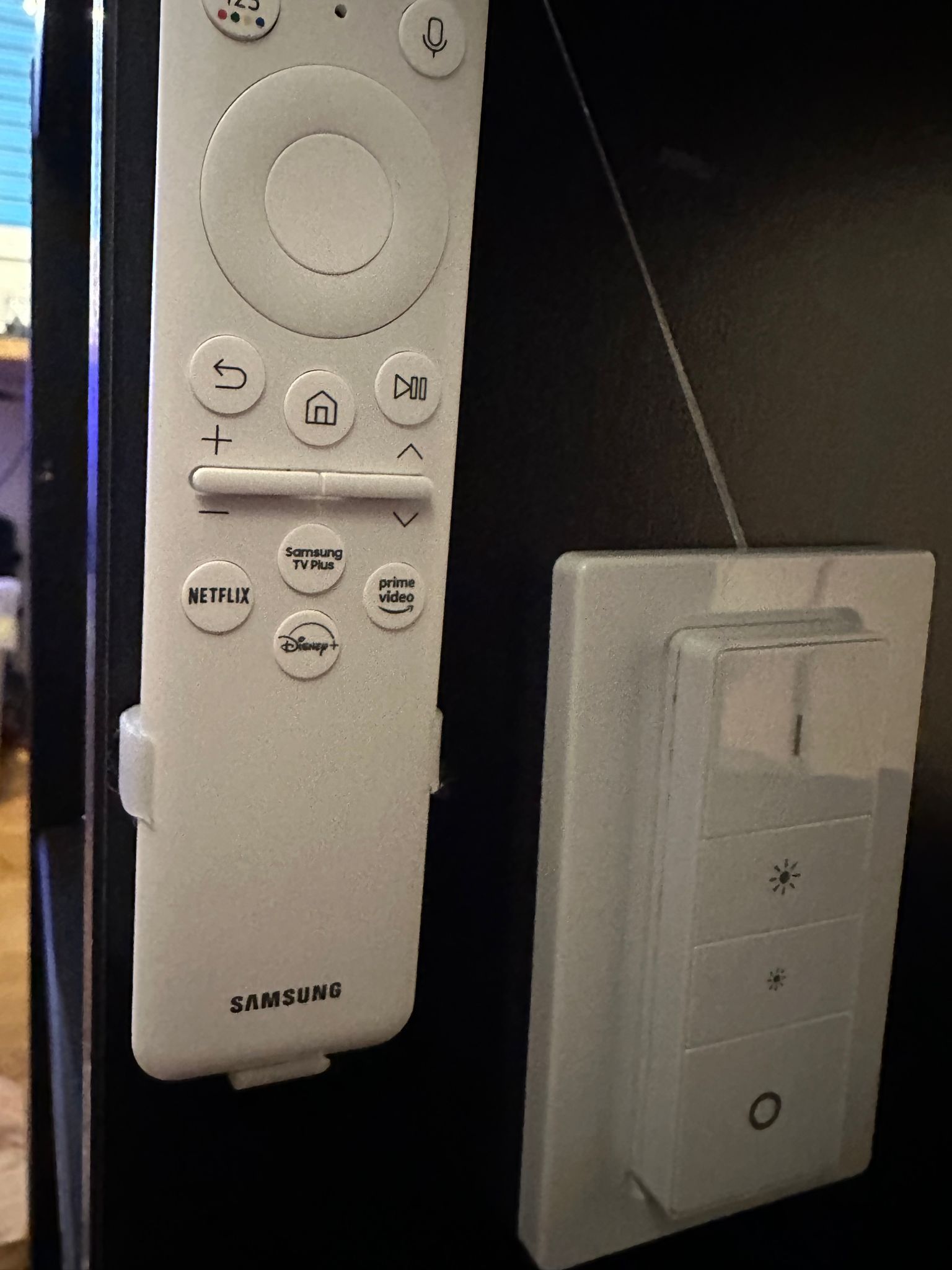 Samsung the Freestyle 2 Remote Controller holder by Silas Fetz