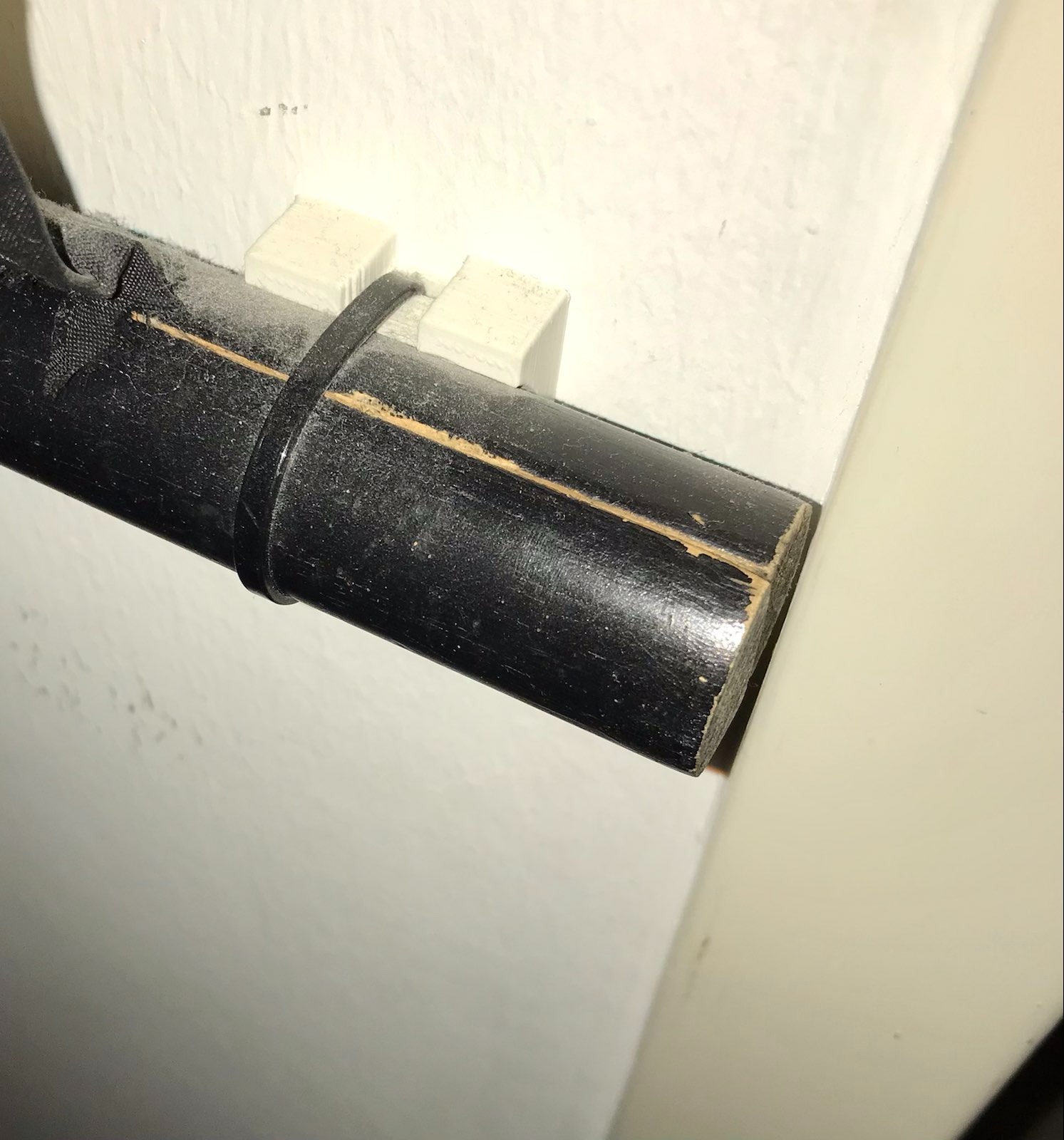 pipe holder with cable tie by hilch Download free STL model