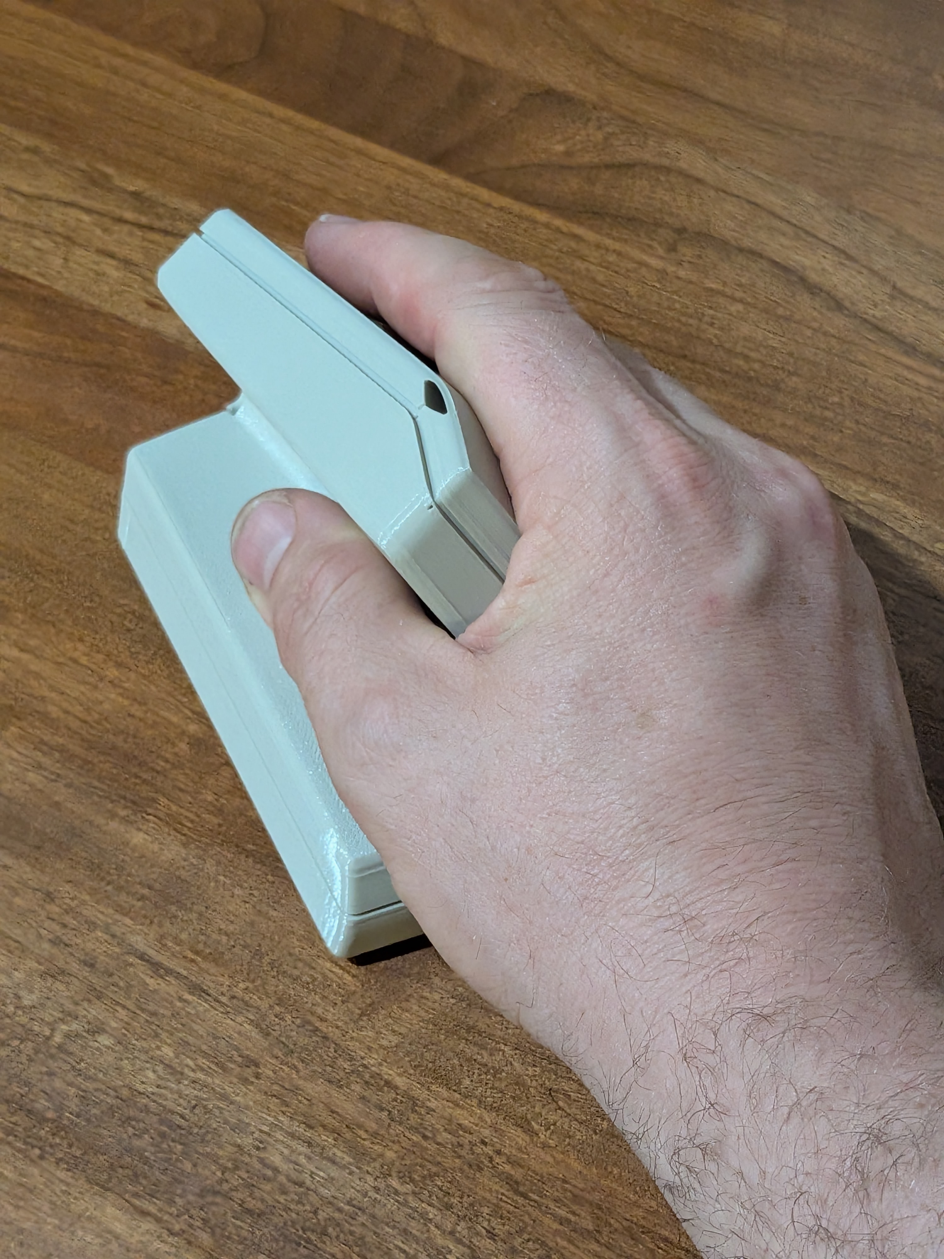 Miniatura 4 do modelo 3D Vertical Retro Wireless Computer Mouse