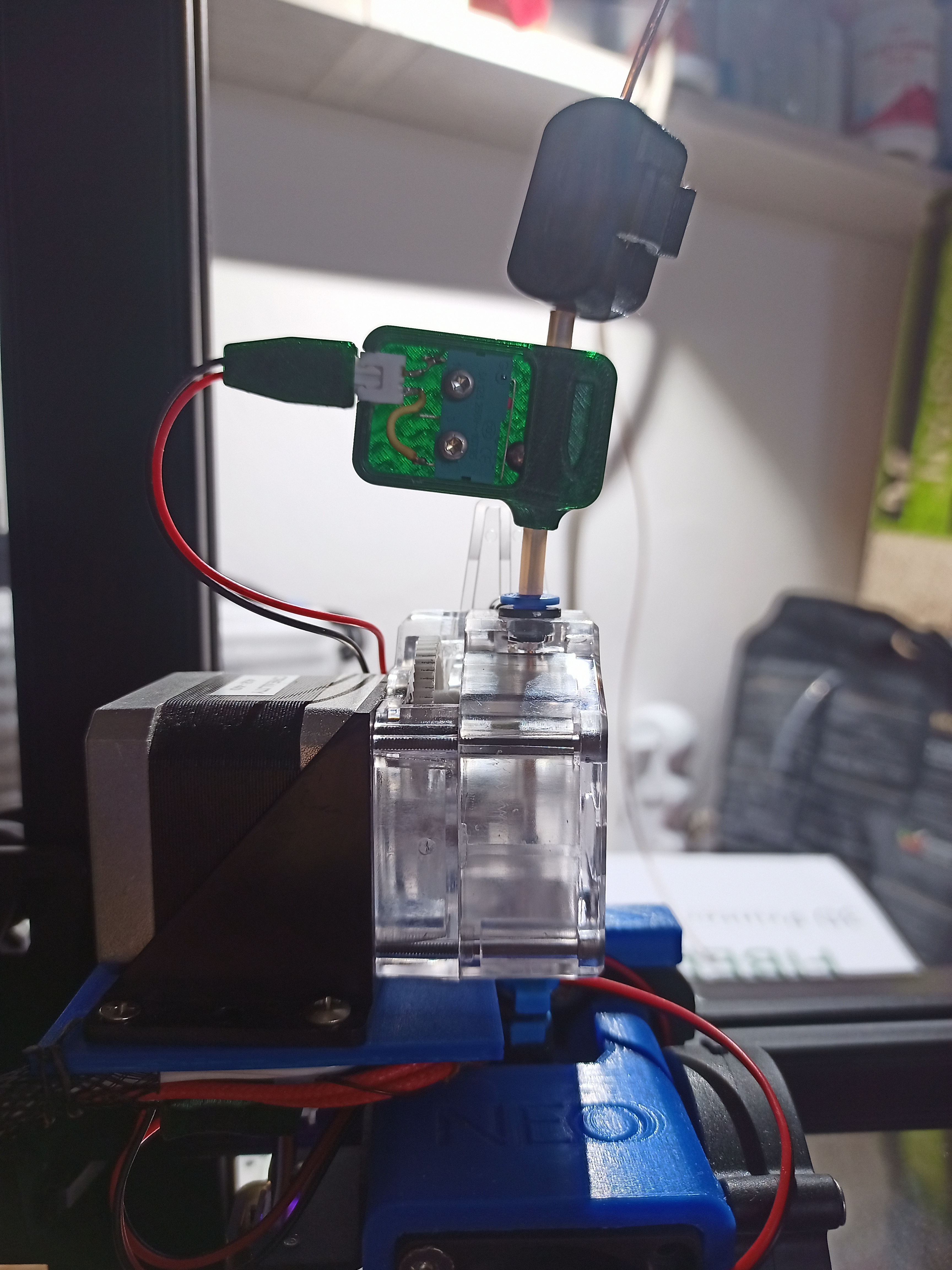 Miniatura 2 do modelo 3D Simple filament runout sensor pure microswitch