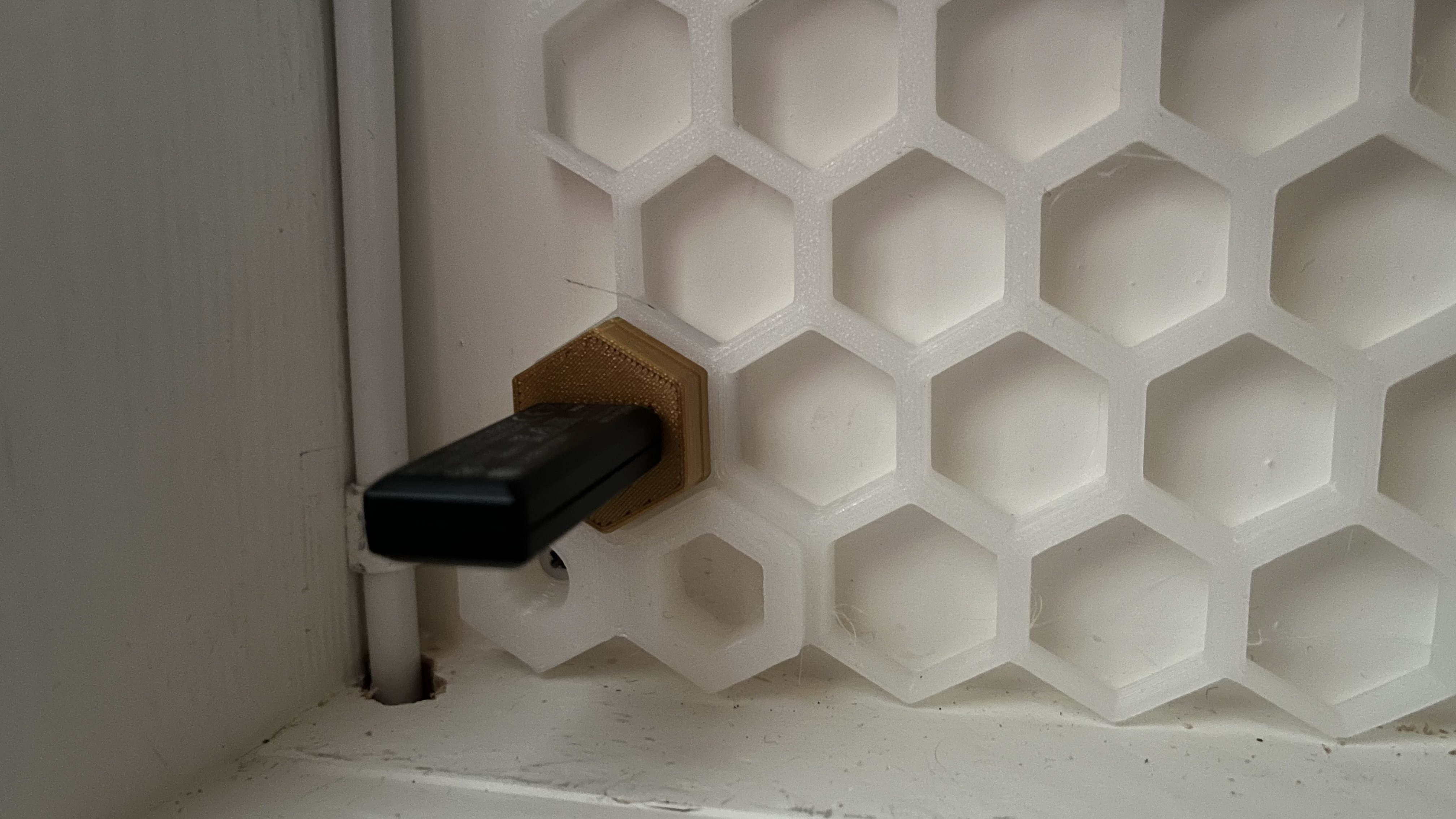Honeycomb USB plug