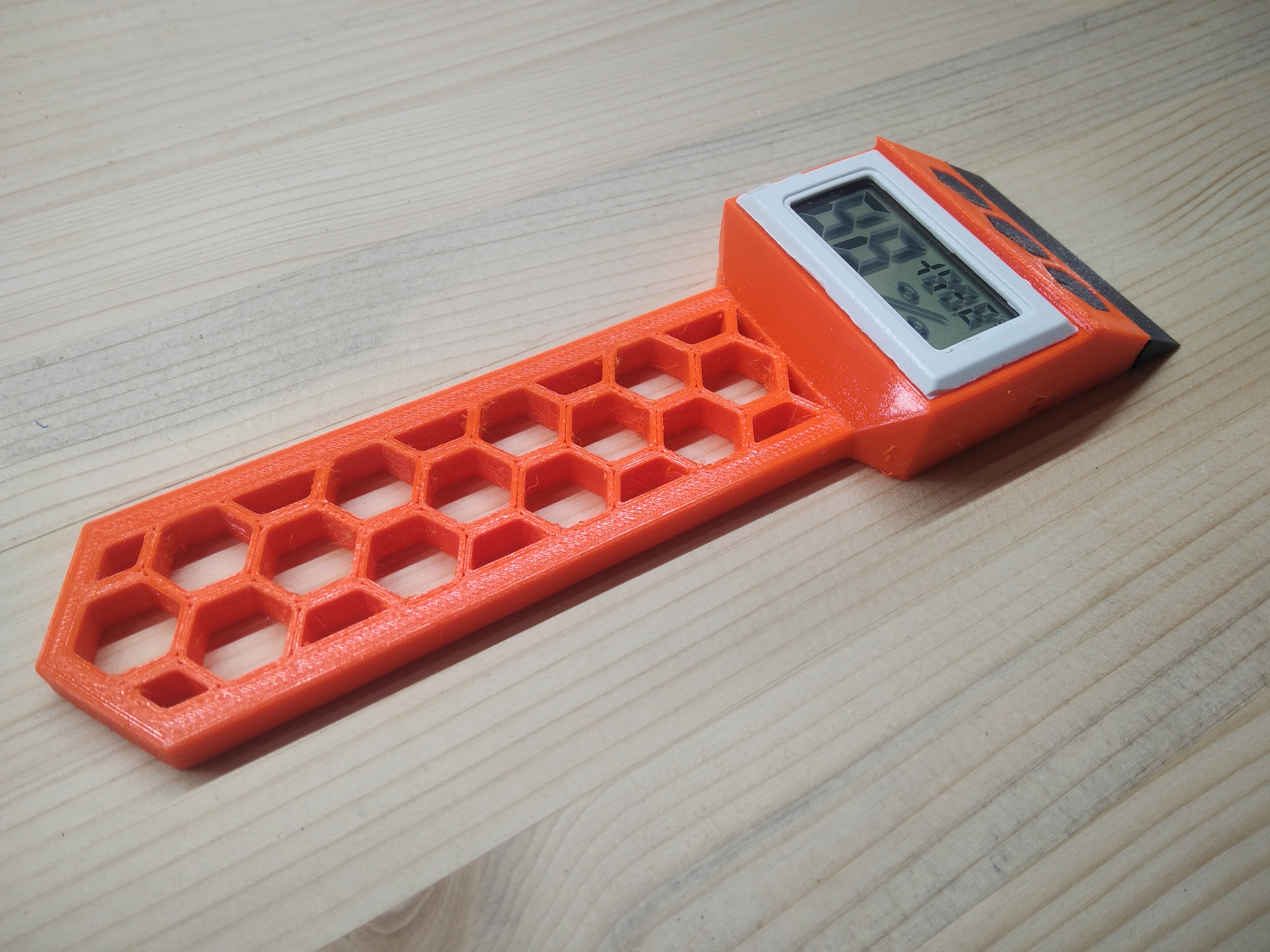 HEX ICE Scraper with temperature and humidity sensor.