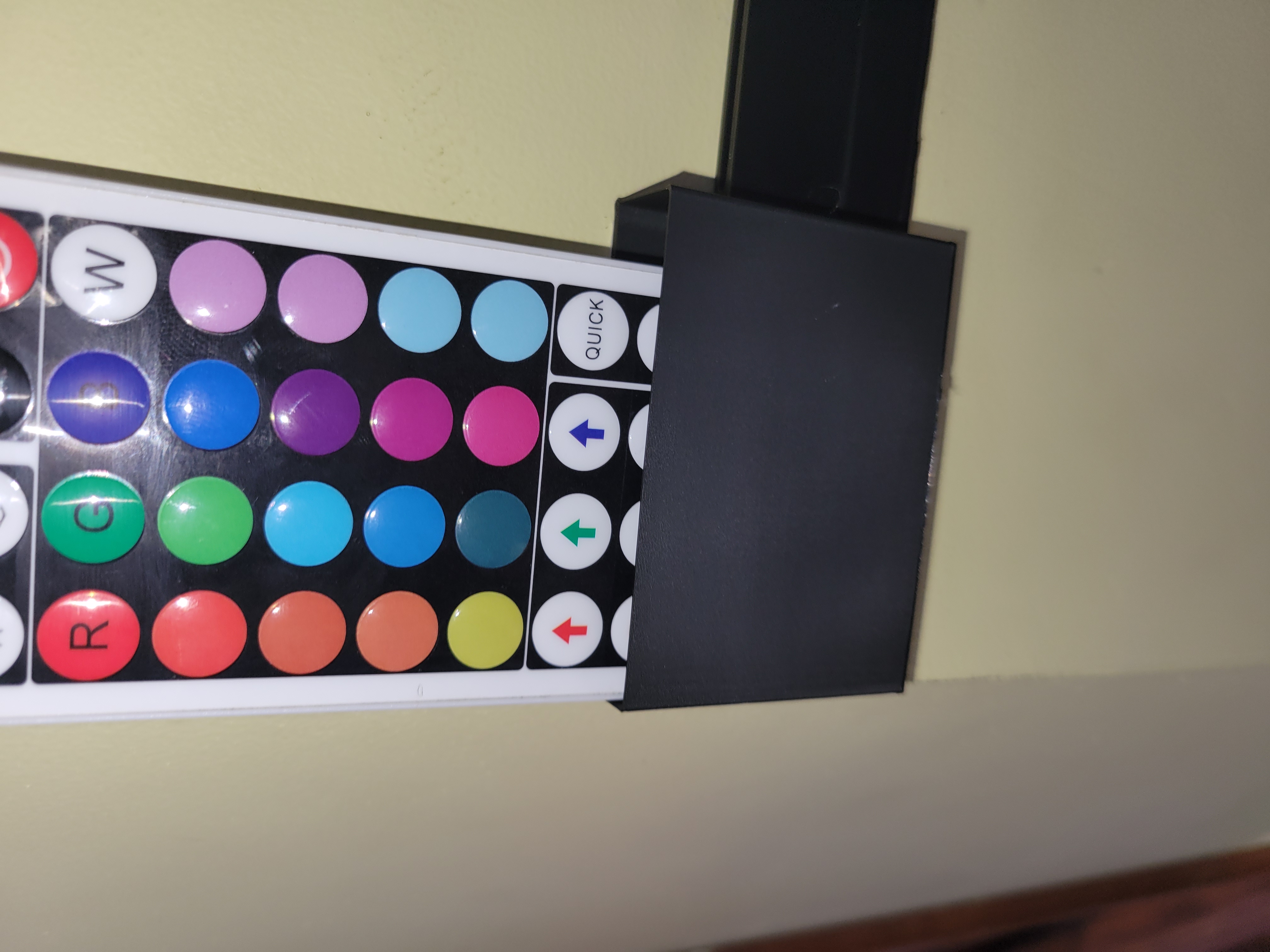 Miniatura 2 do modelo 3D wall mounted led remote holder