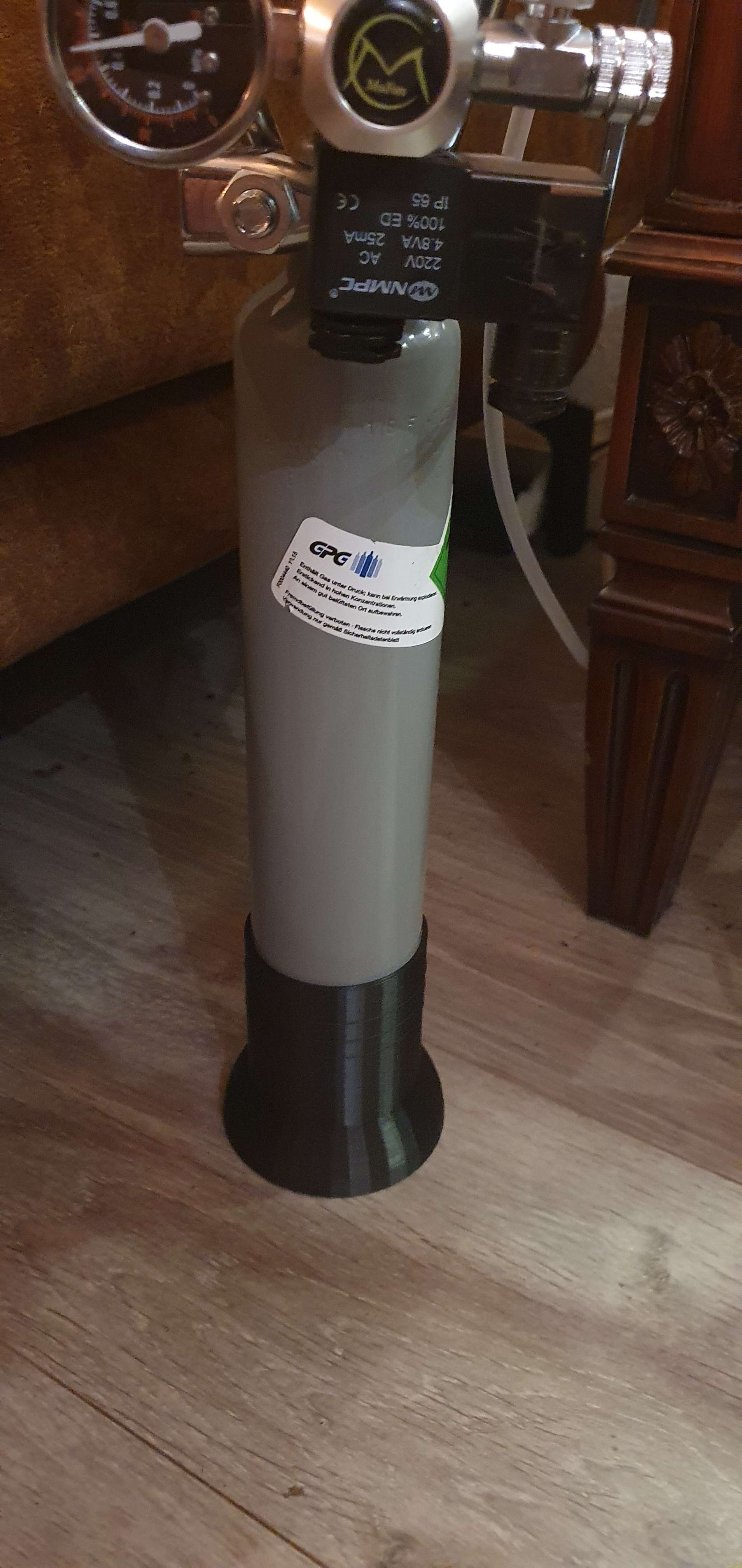 CO2 bottle holder for 500g with hole at the bottom for easy removal