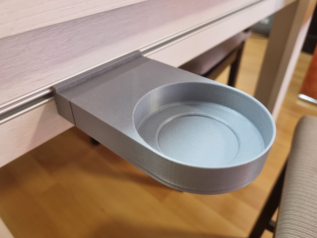 Can and glass holders compatible with Fun & tables accessories rail