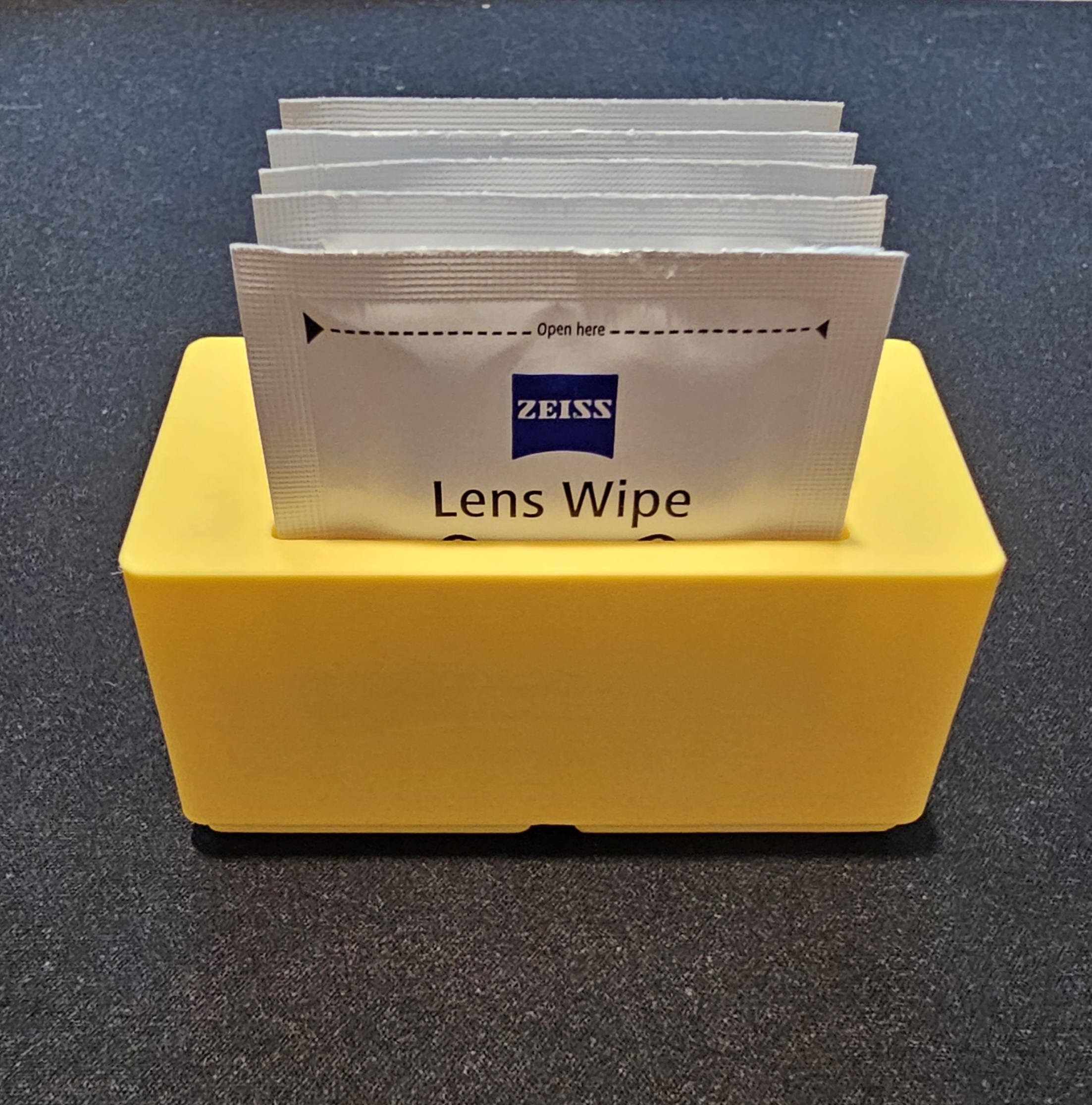 Gridfinity Zeiss lens wipes holder by squintsandprints Download free