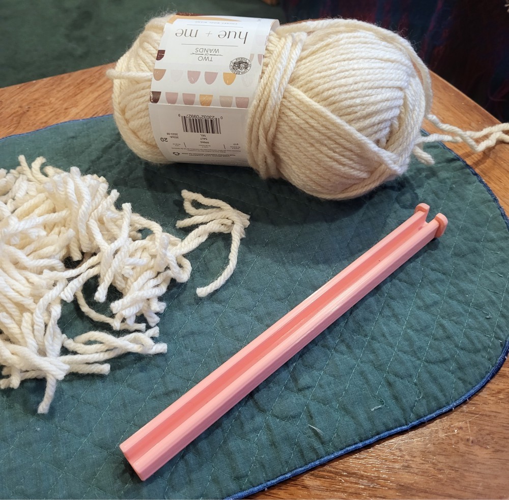 Latch Hook Rug Yarn Cutting Tool (2.5" Strands) by Spinodal_Zeugma