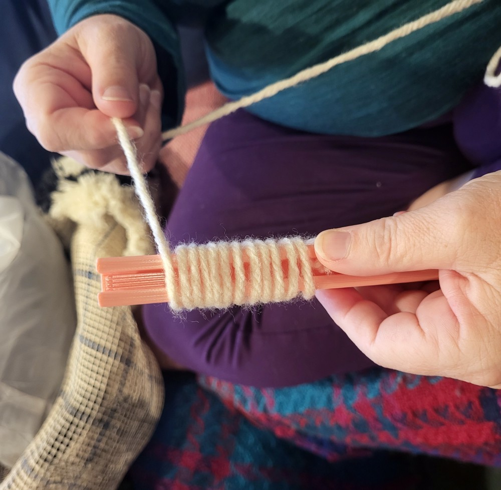 Latch Hook Rug Yarn Cutting Tool (2.5" Strands) by Spinodal_Zeugma