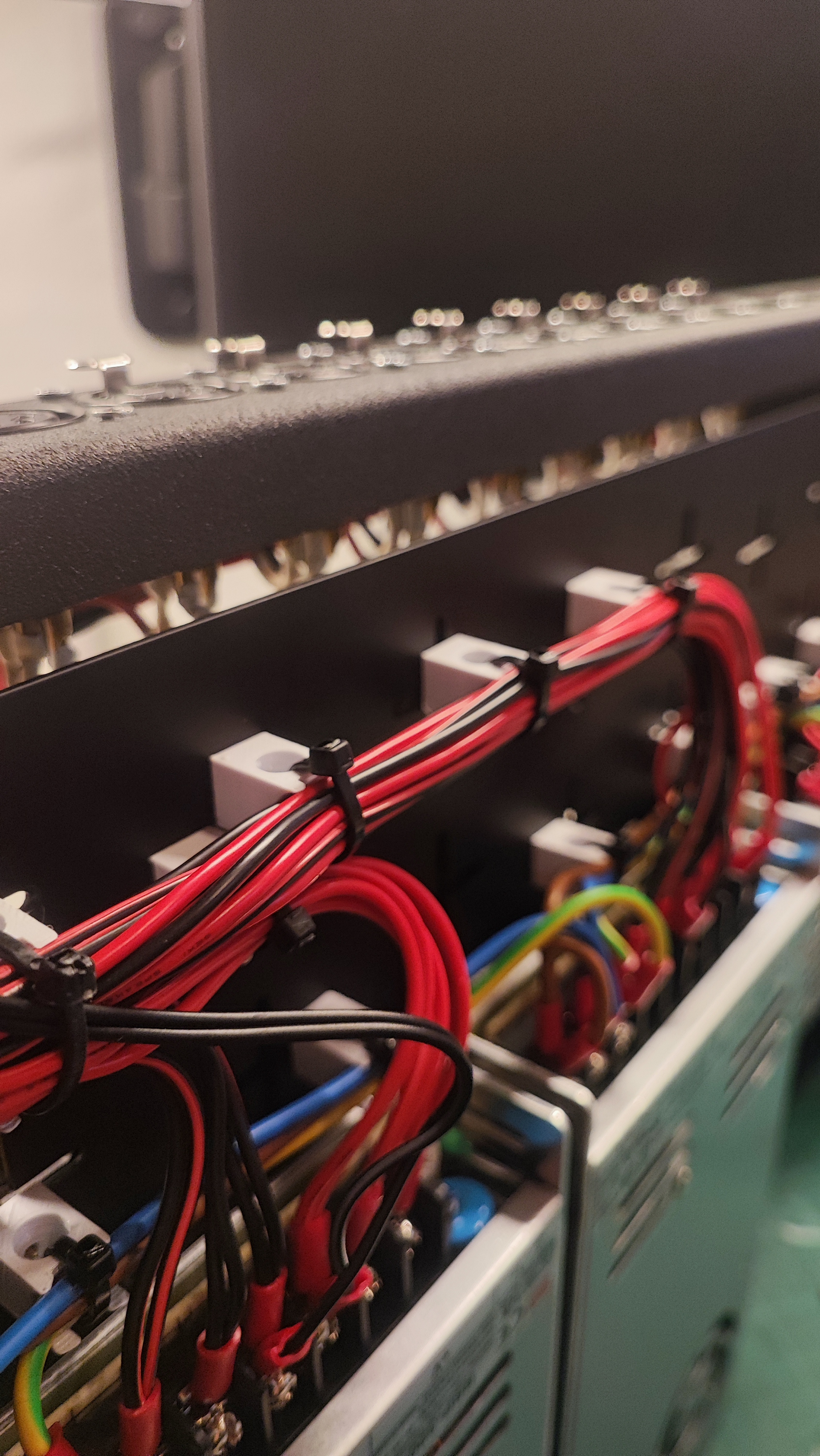 Universal Cableholder with Zipties