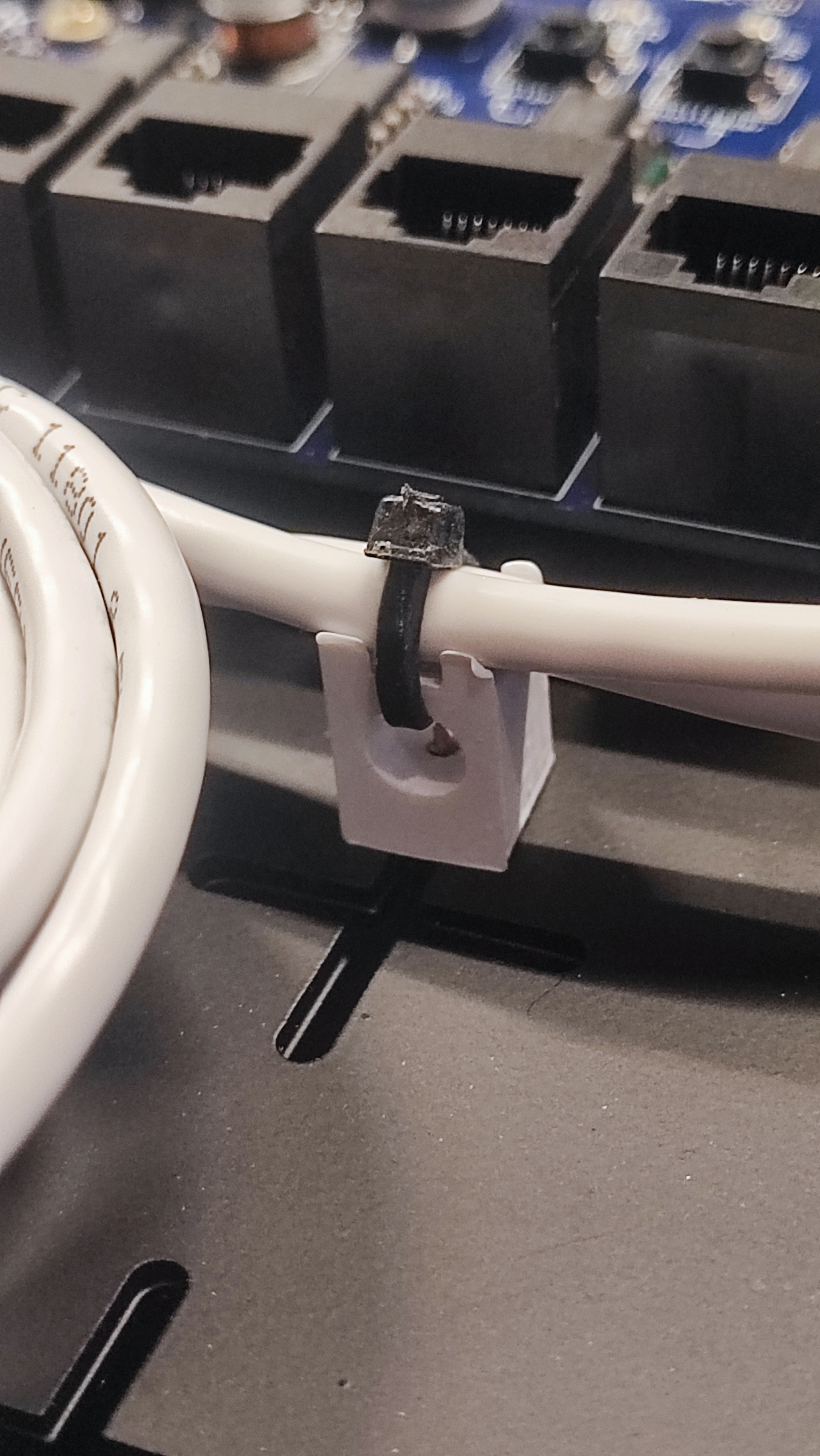 Universal Cableholder with Zipties — miniatura 3