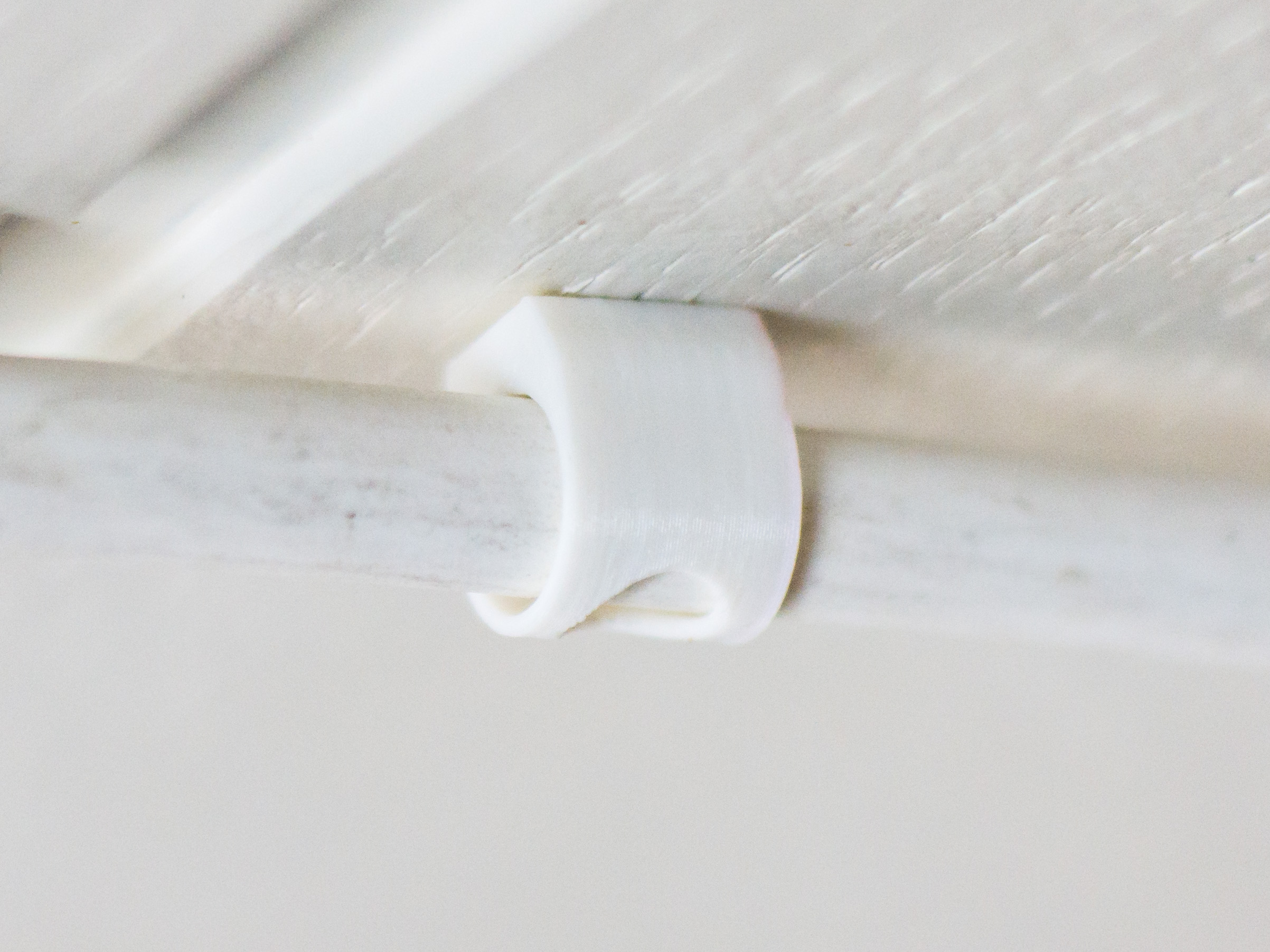 Simple, Strong & Minimalistic Cable Holder