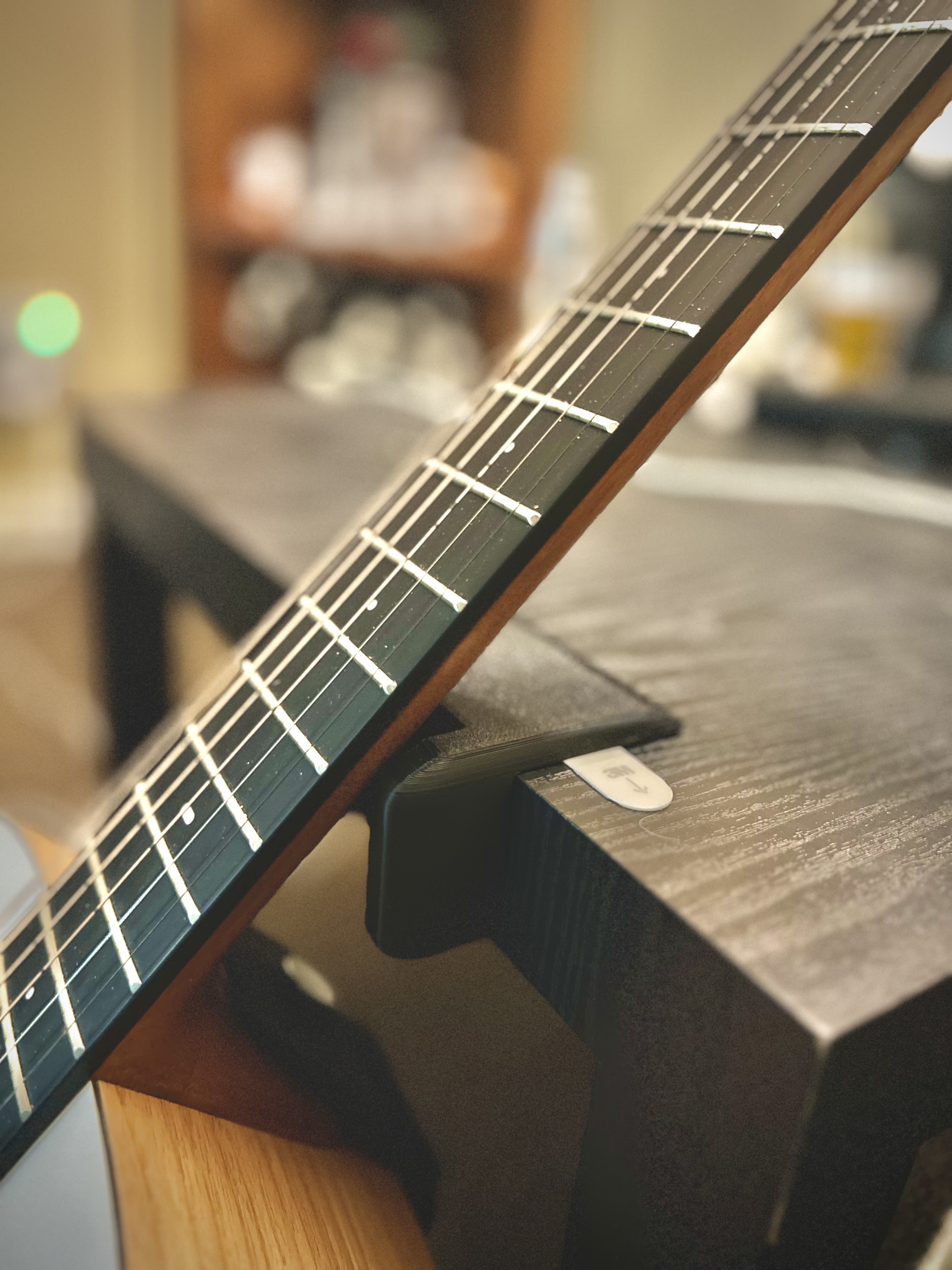 Anti-slide Guitar Mount - Table
