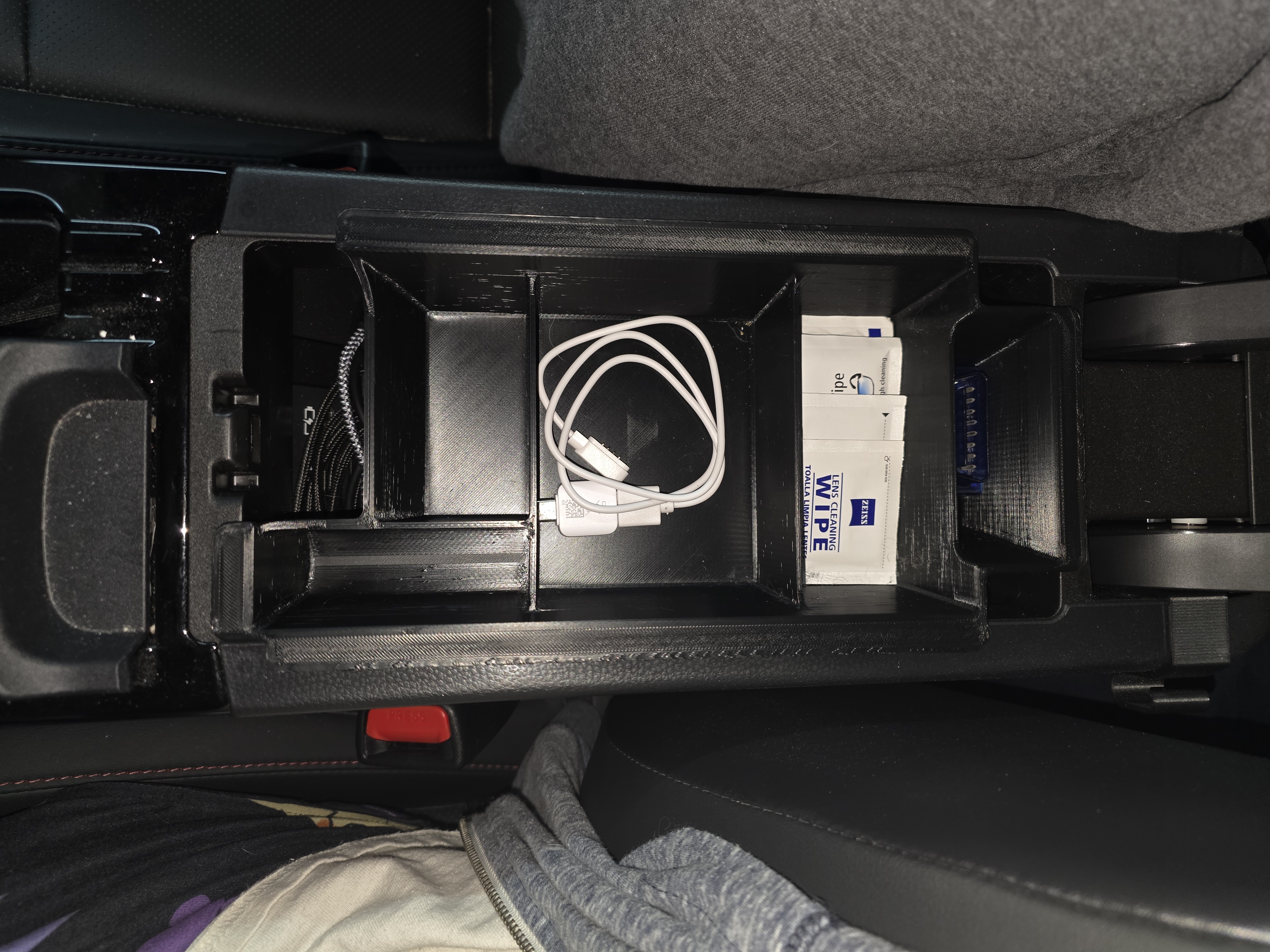 Prius Gen5 Center Storage Tray. 3D model