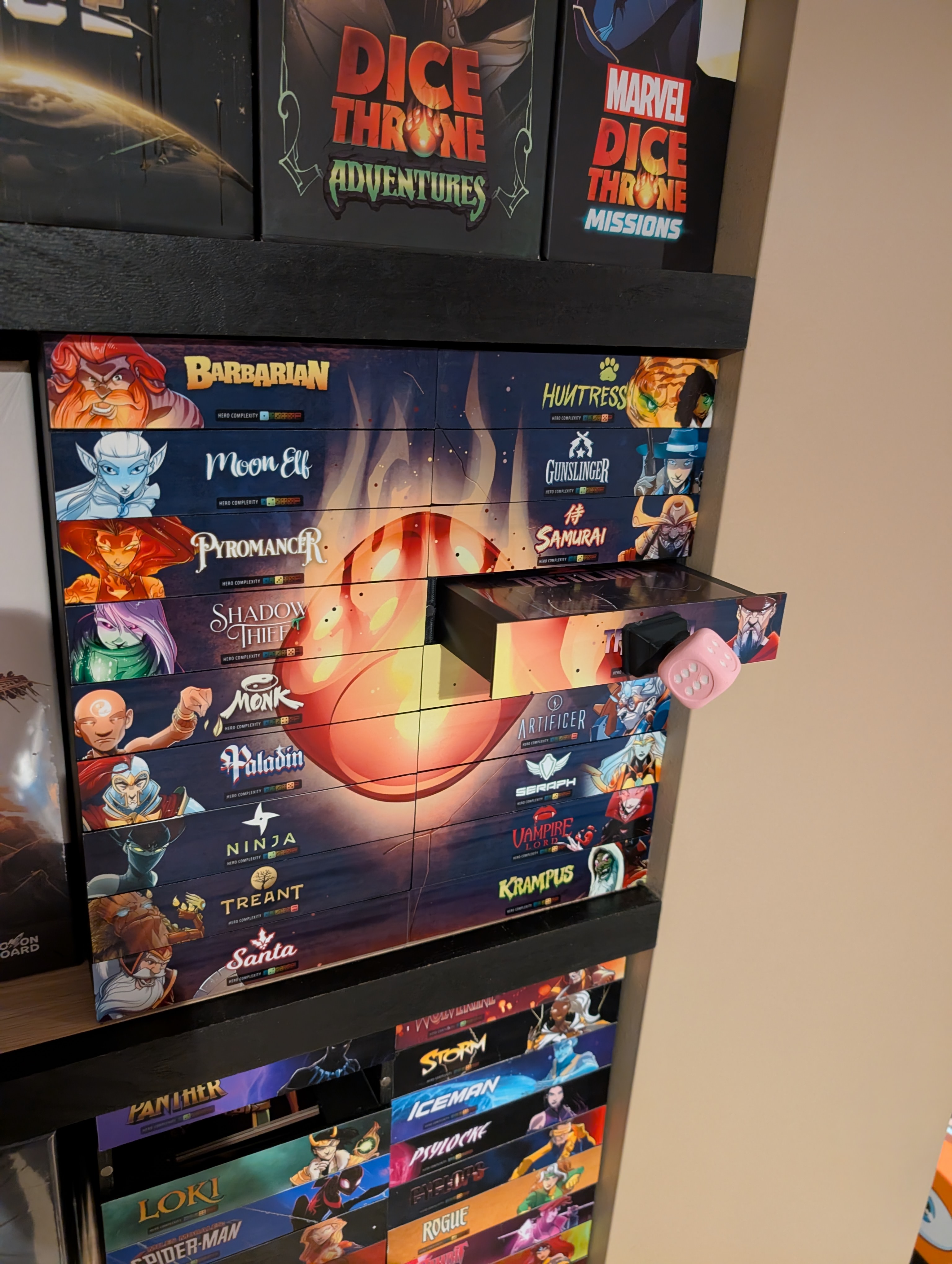 Dice Throne Battleshelf - 9 Characters per shelf