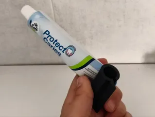 SHARK SQUEEZER (Exprimidor de Pasta de Dientes)