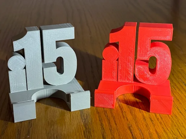 i15 iPhone Stand