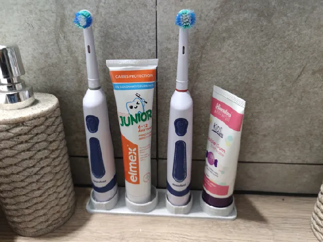 Toothbrush holder