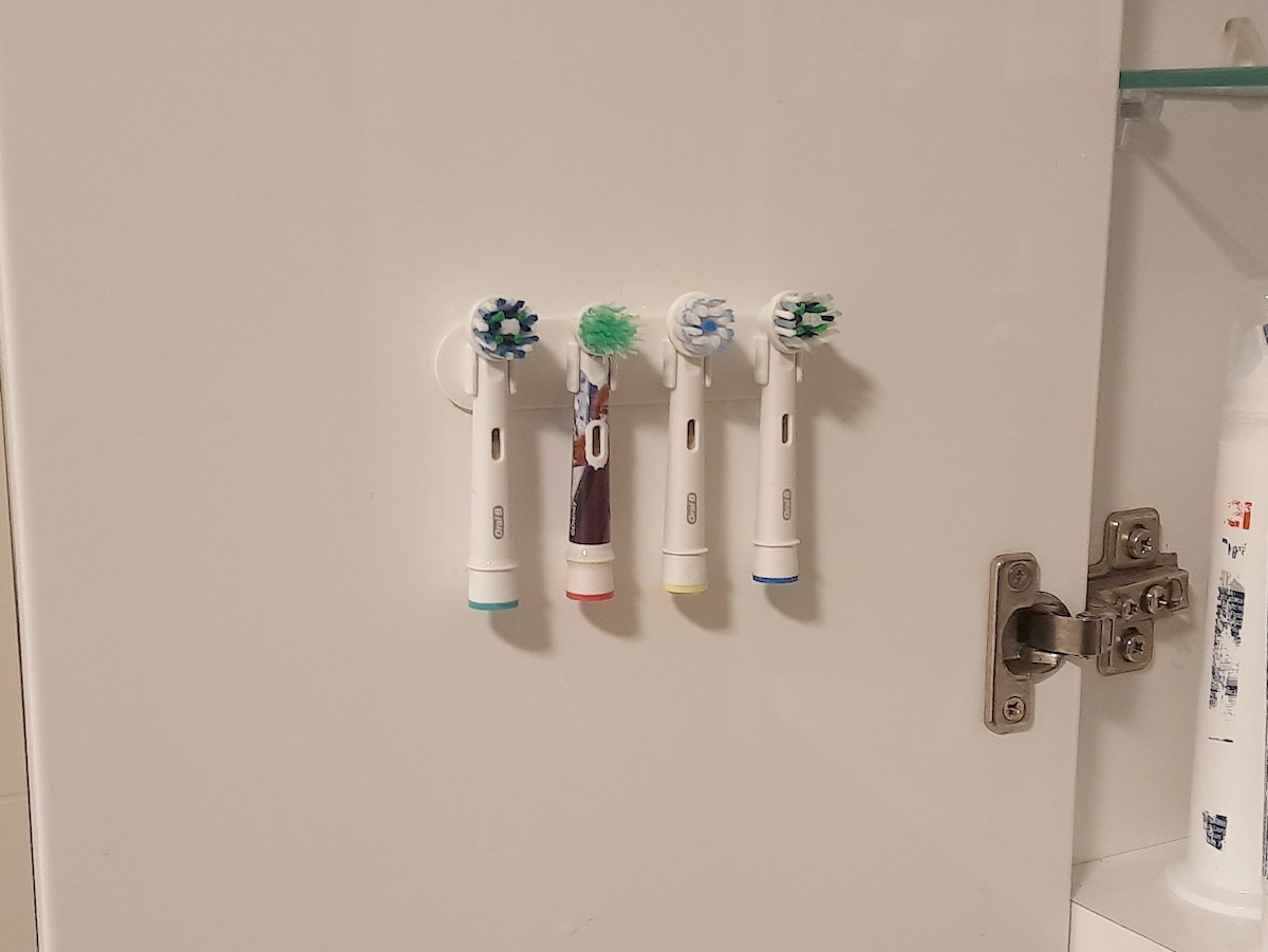 Oral-B toothbrush head holder (1-6 heads; wall/cabinet door mount)