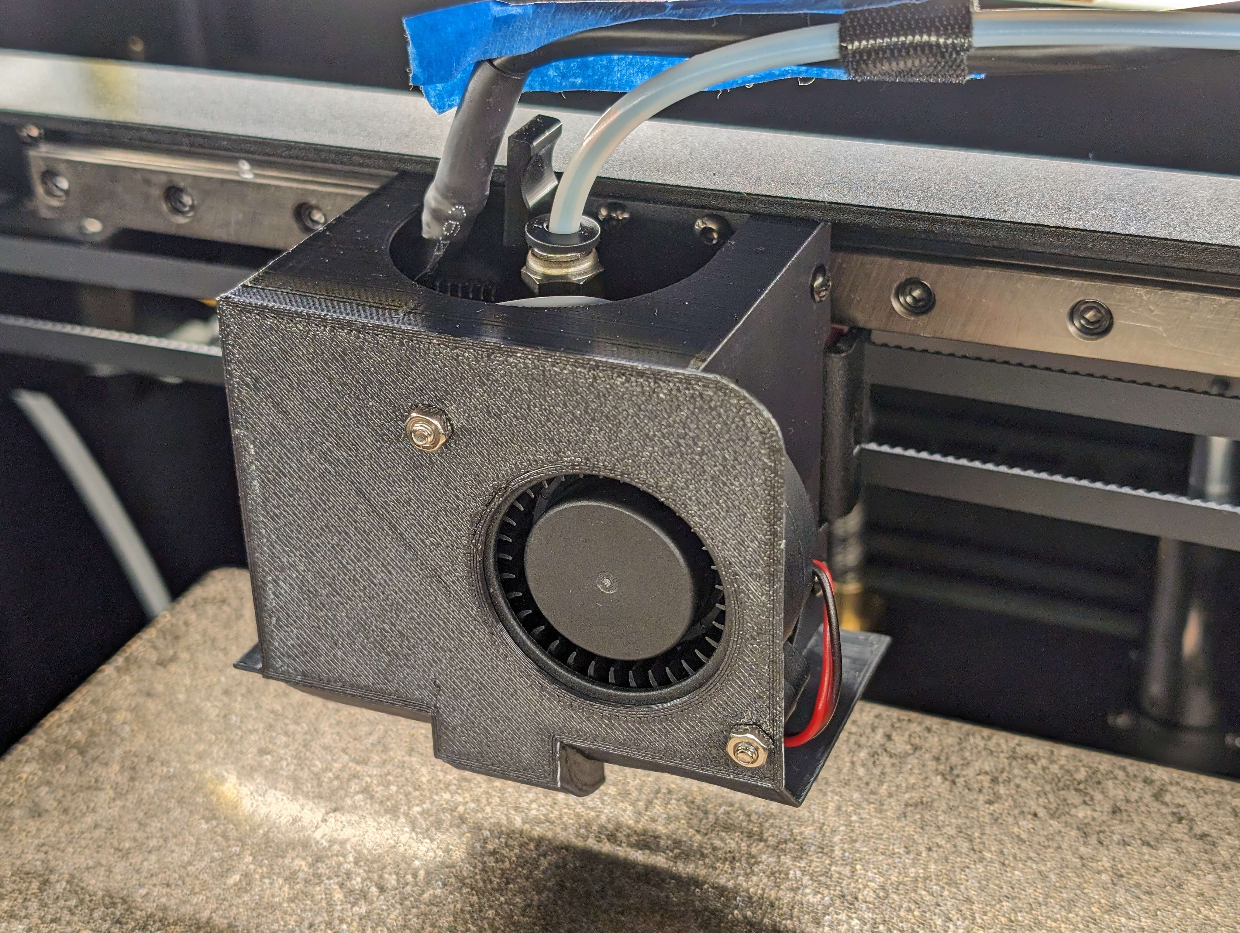 Kingroon KLP1 hotend shroud with integrated 5015 duct