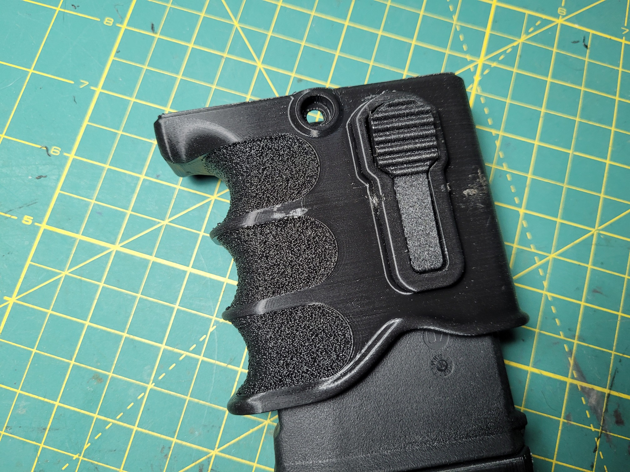 Foregrip Mag Carrier by QwermMakes Download free STL model