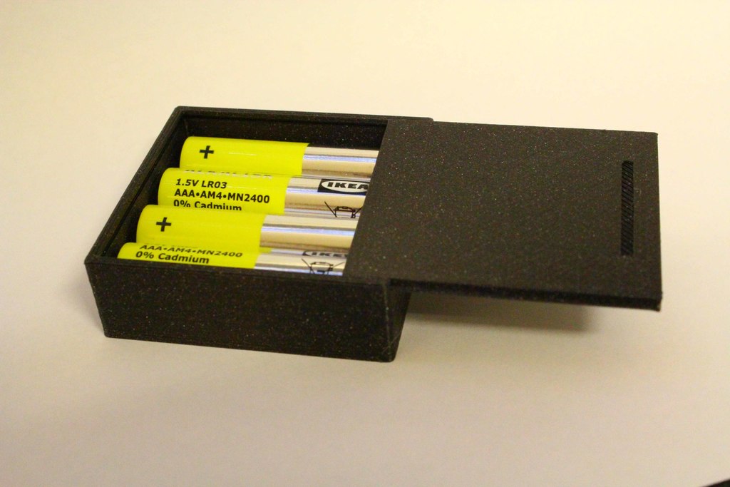 AAA AM4 MN2400 sliding lid battery box