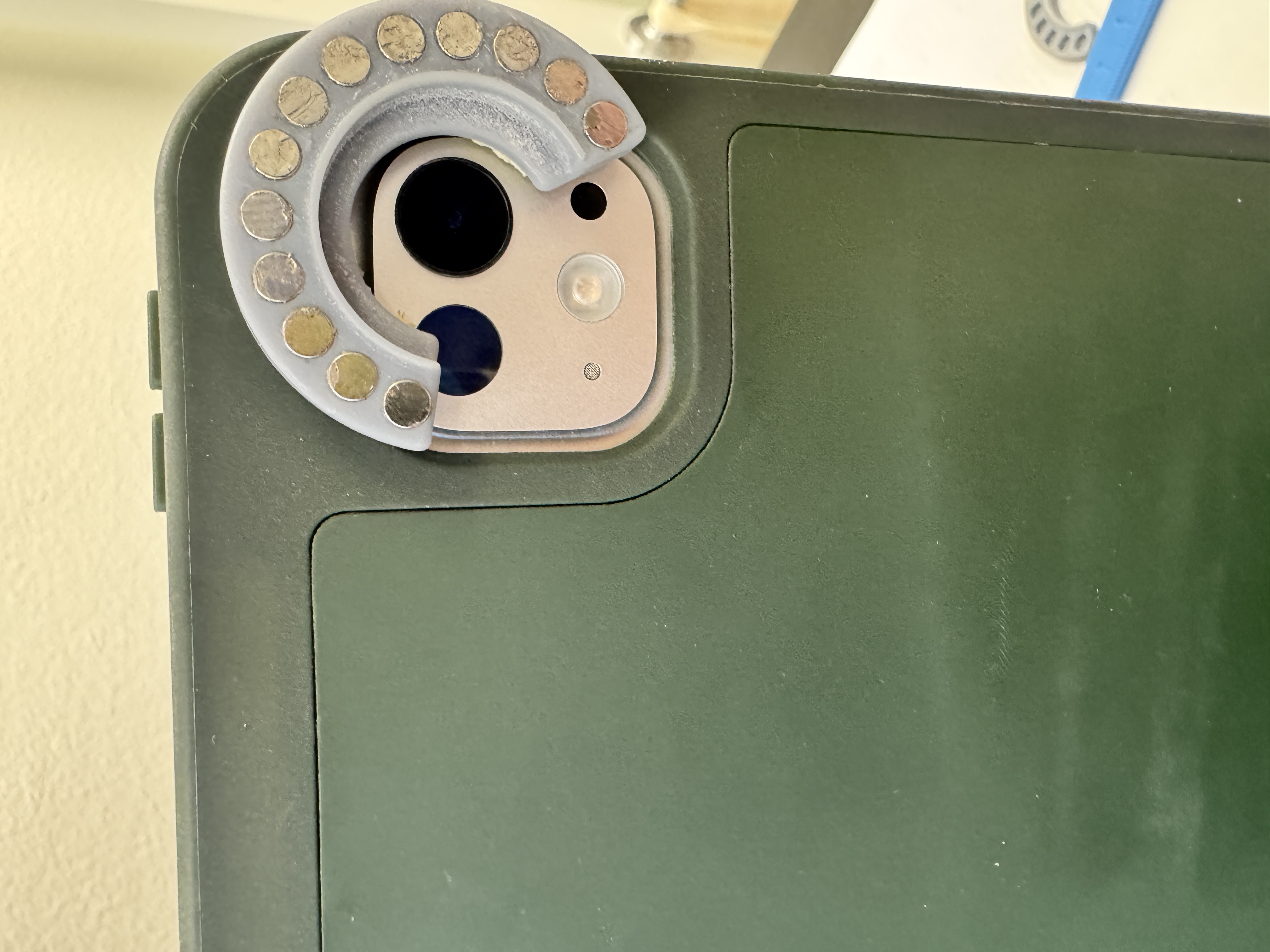 Dermlite iPad attachment