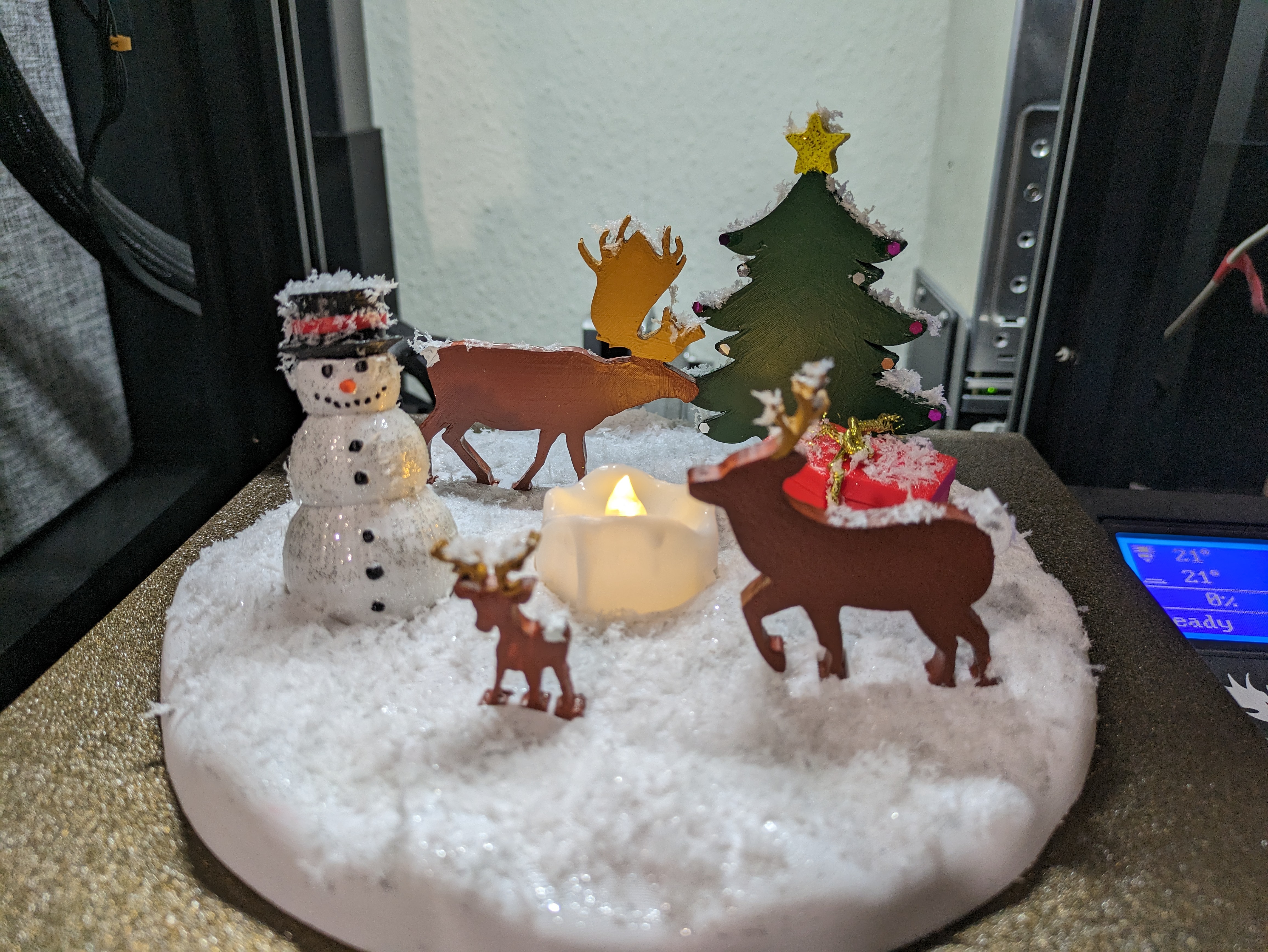 Holiday Scenery with functional Giftbox