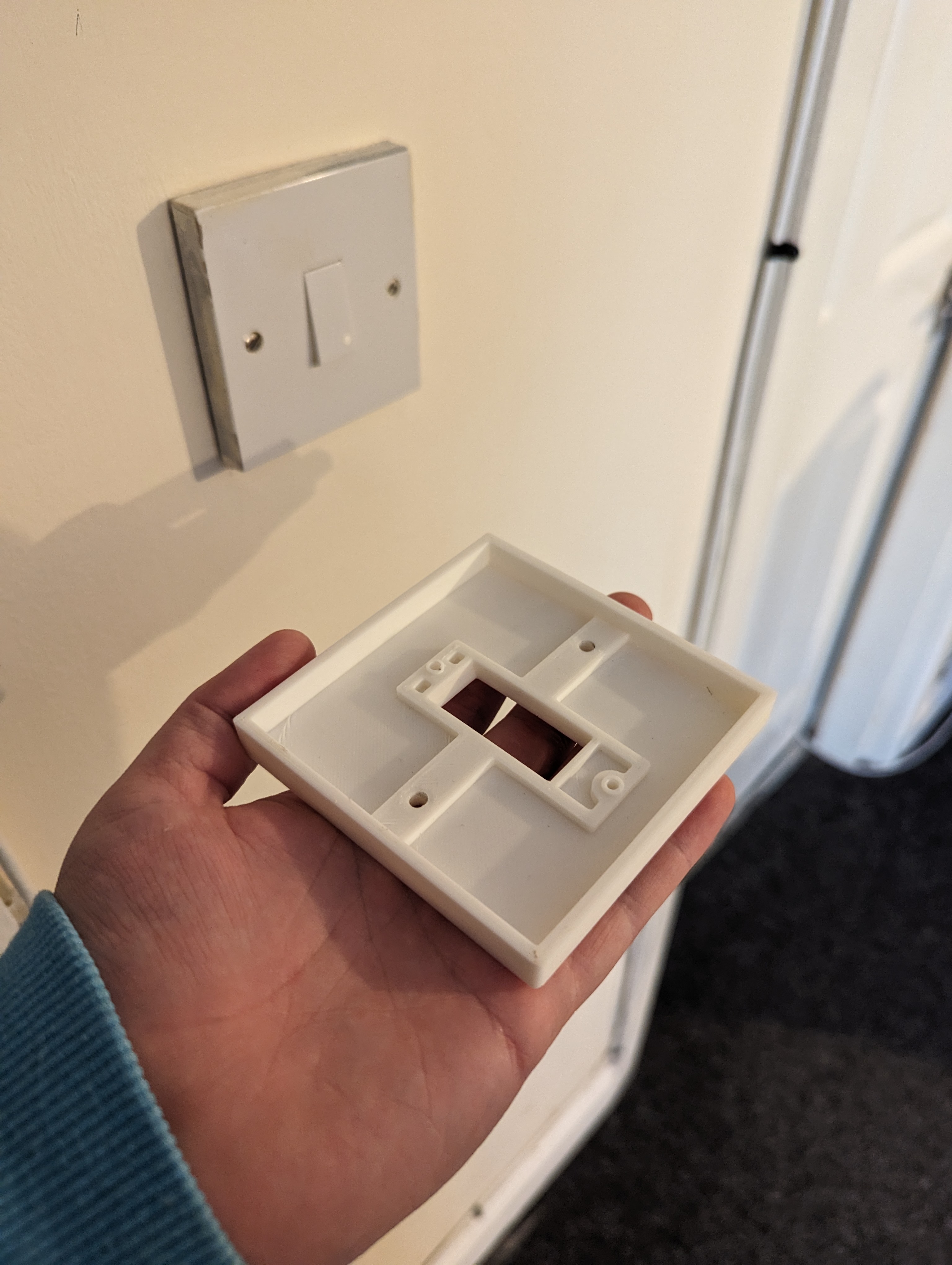 Miniatura 2 do modelo 3D UK Basic Lightswitch Cover / Switch Plate