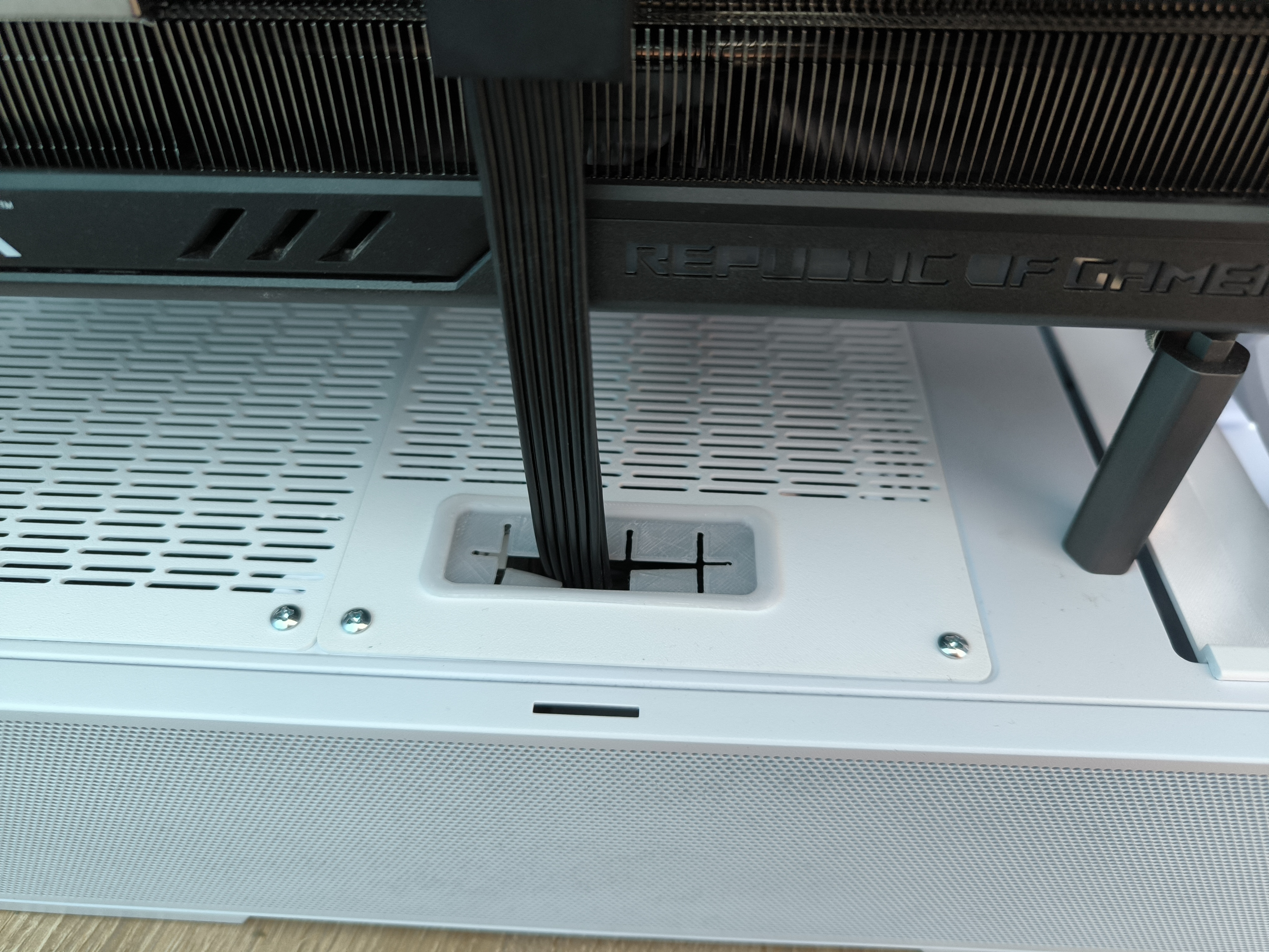Lian Li Lancool 216 bottom plate V2 with TPU Grommet