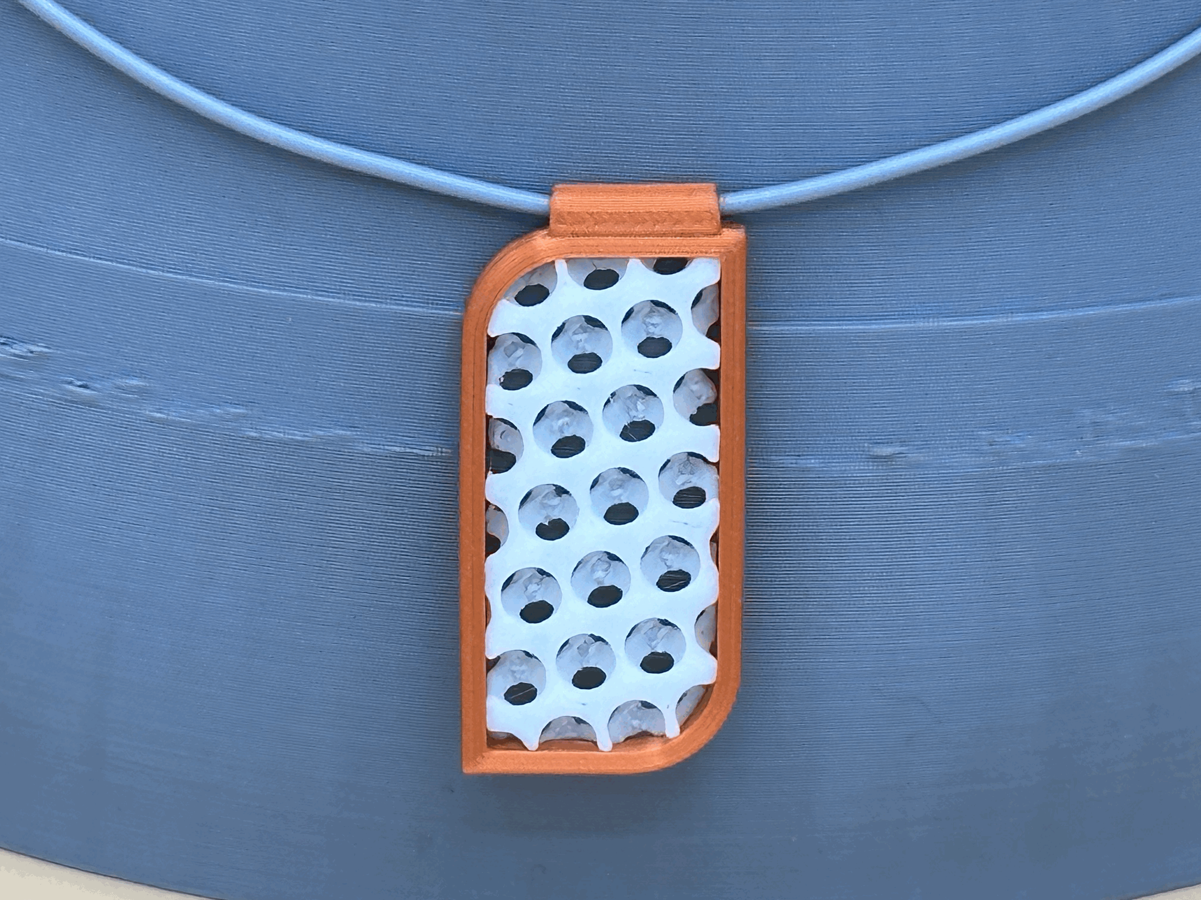 Kettenanhänger im Apple Mac Pro Design: Eleganz und Individualität