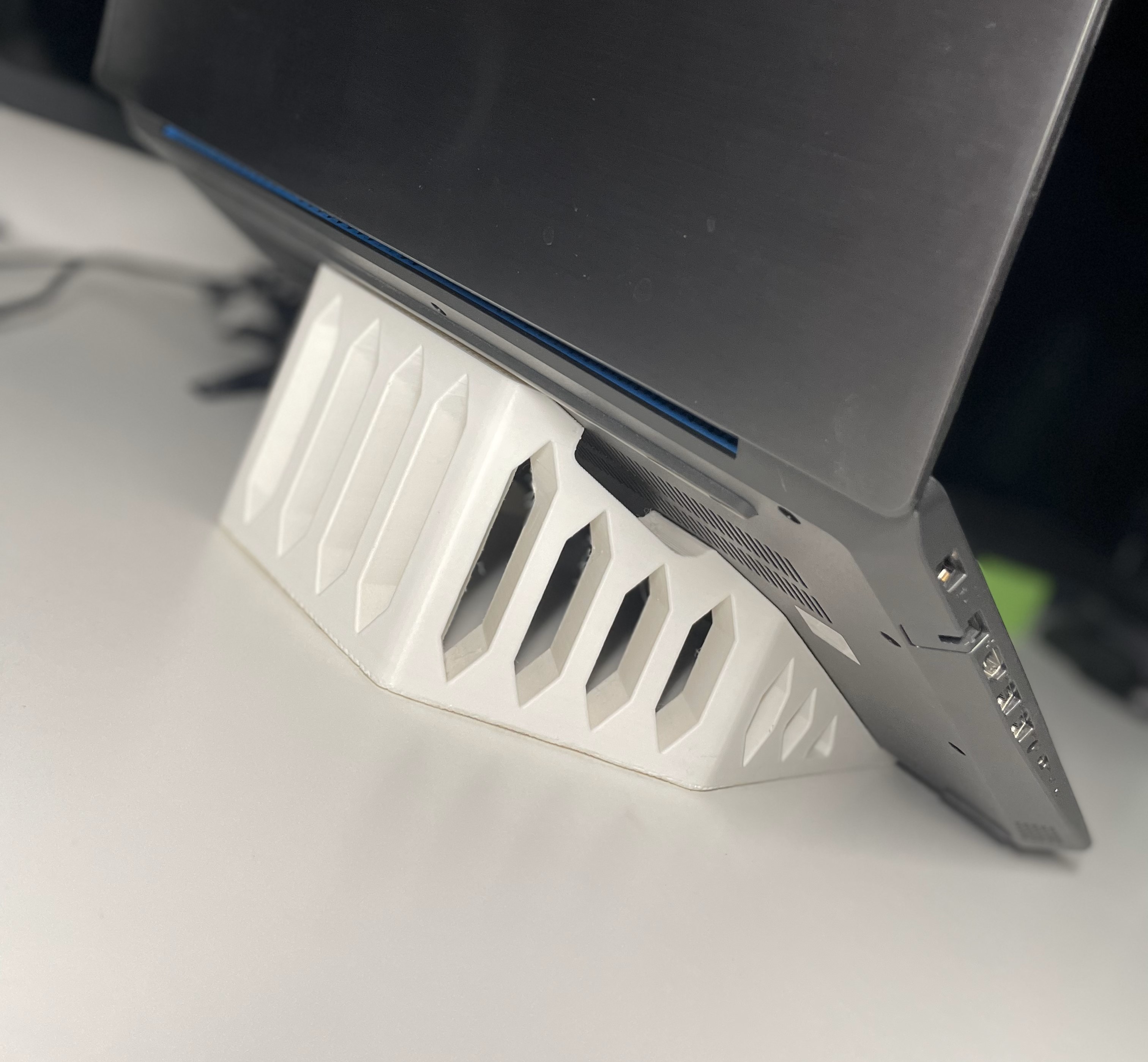Laptop stand by printzfrom63 download free stl model printables