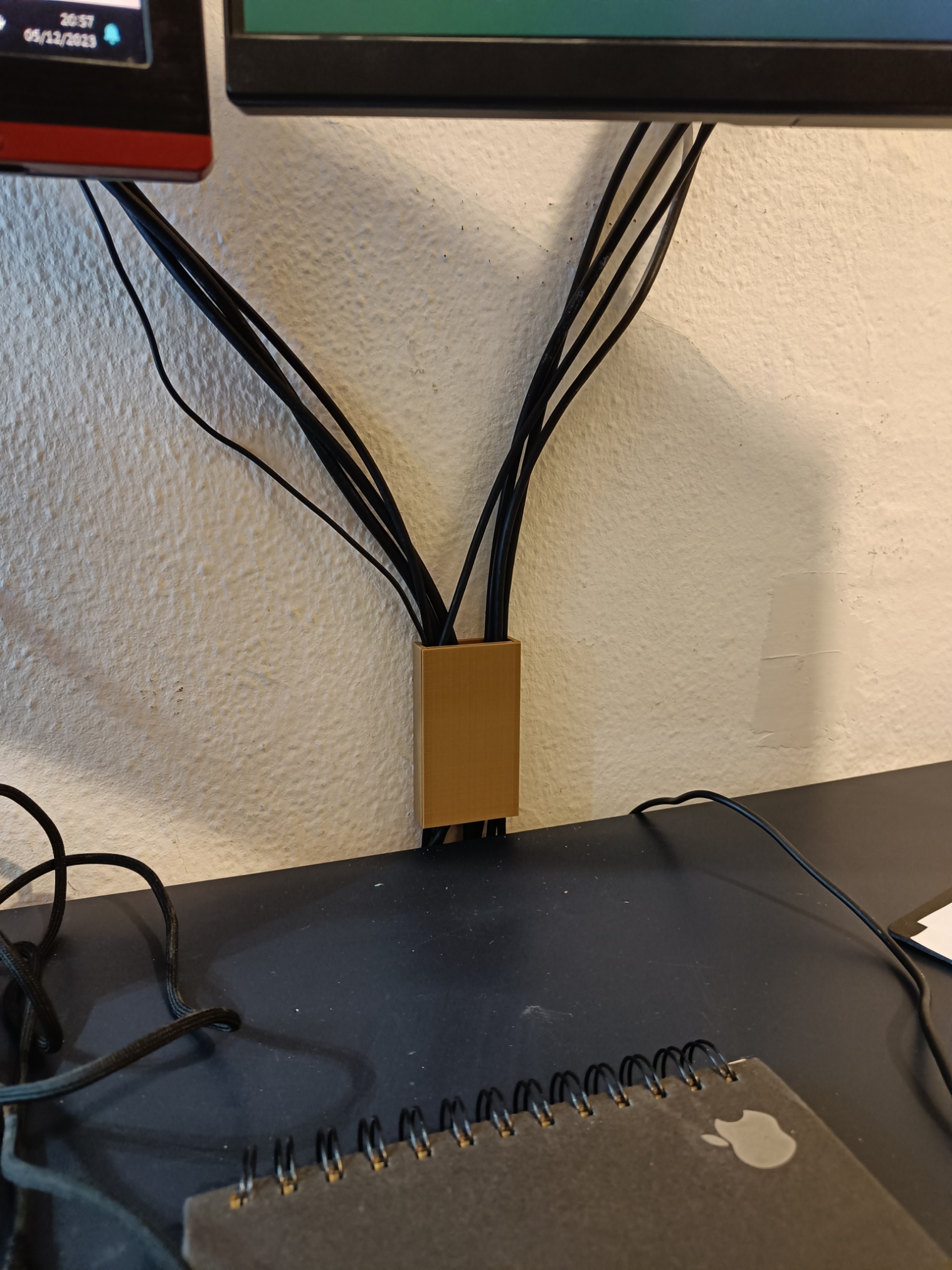 Working station wall cable management duct