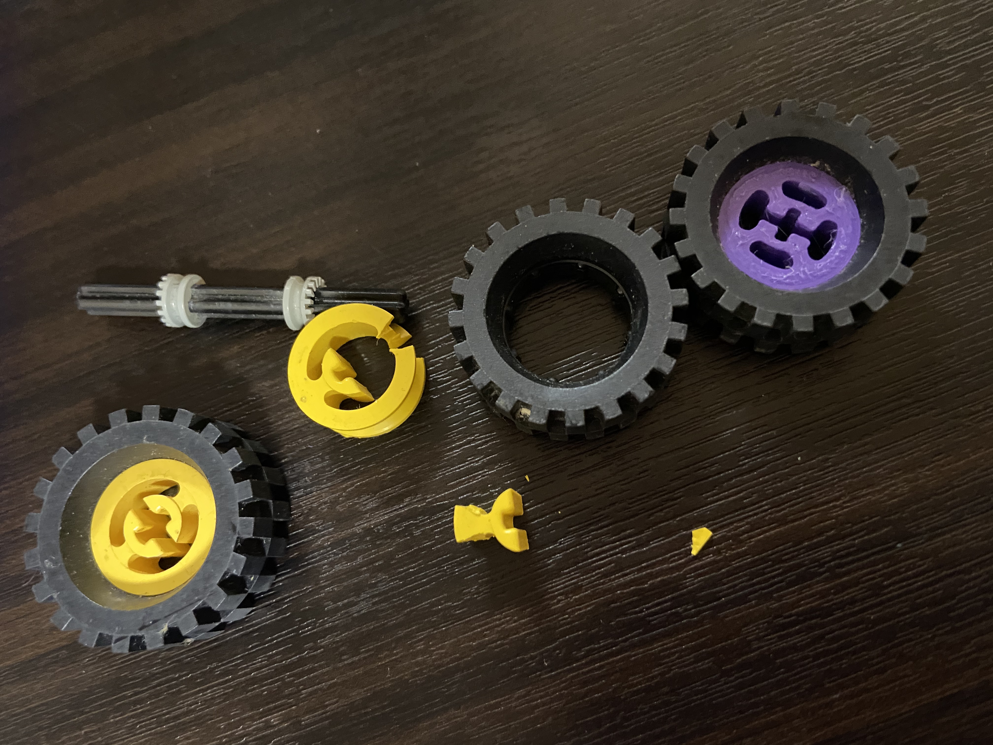 Lego wheel outlet hub