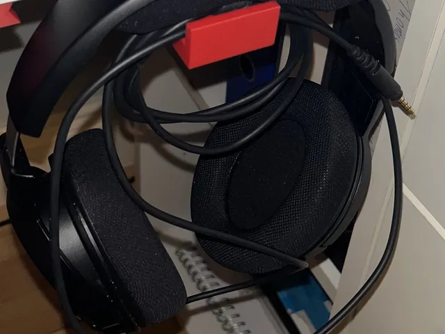 Collapsible headset holder