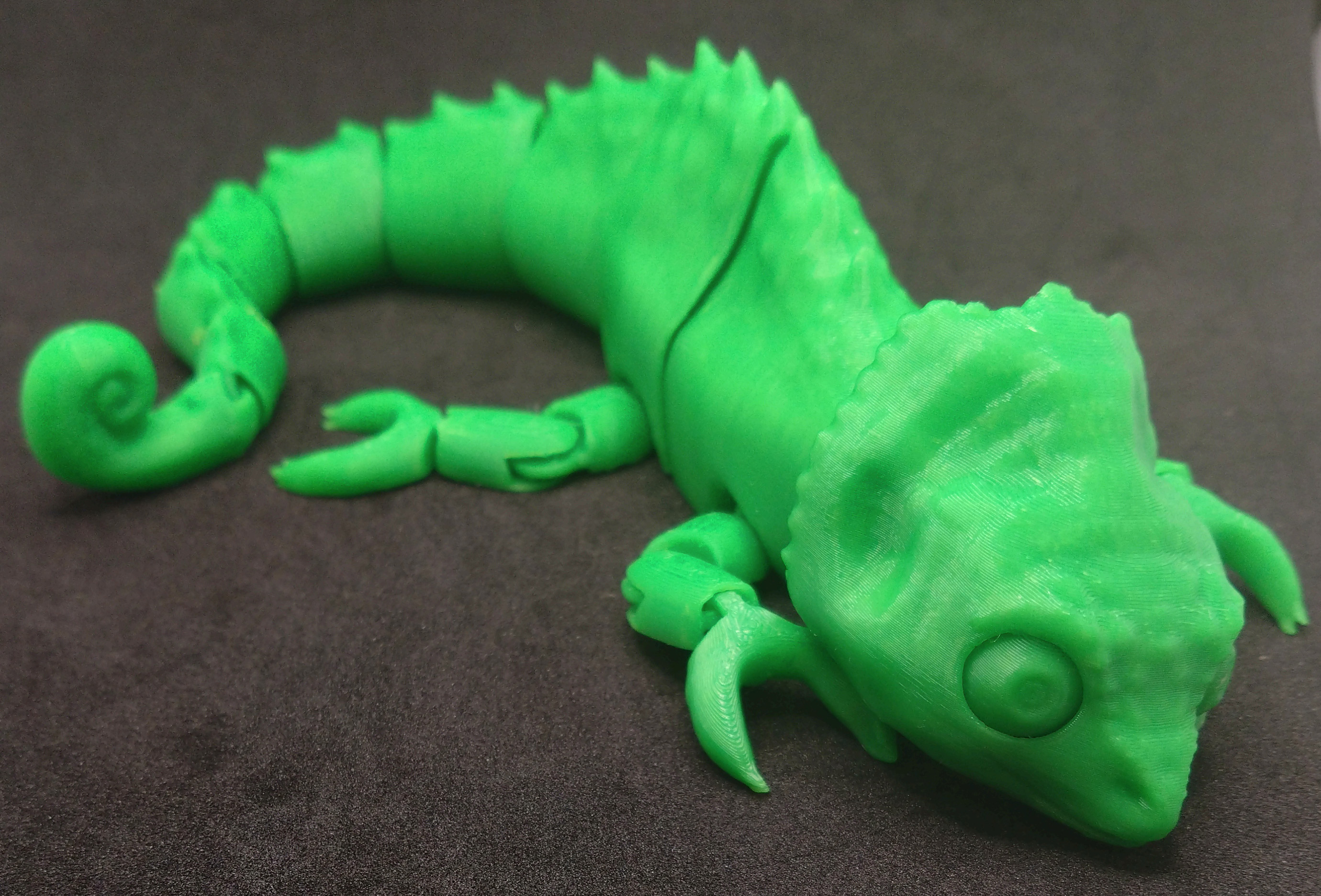 articulated-chameleon-toy-by-zuperbuuworks-download-free-stl-model